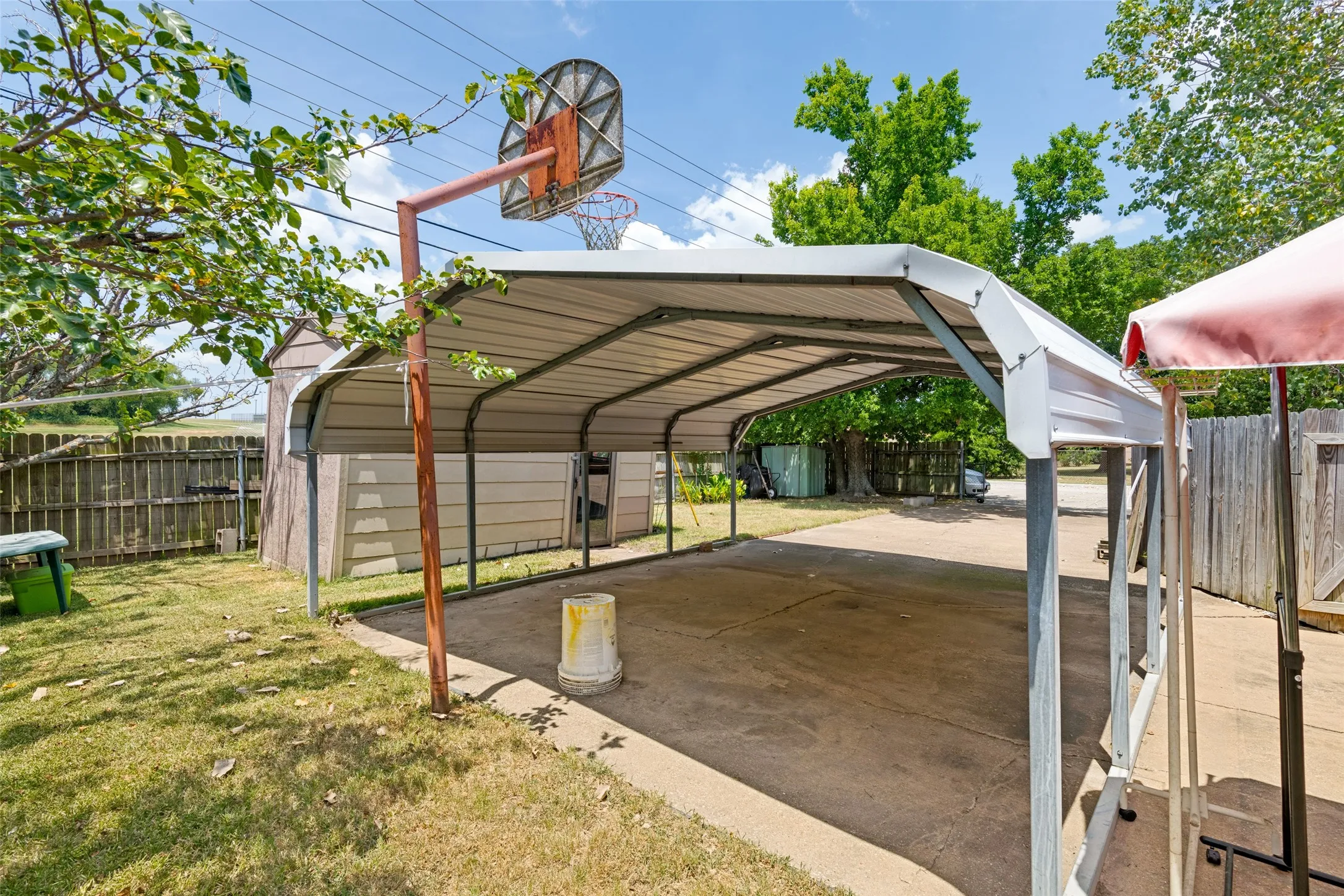 Single Family Residence For Sale in Hunt County , 6700 Sayle Street, Greenville, Texas 75402, 3 Bedroom, 2 Bathroom, 2 Garage spaces, 1,523 Sqft, built in 1977, mls#21344251, Real Estate Agent in Greenville, Homes For Sale in Hunt county, Homes For Sale in Greenville, Realtor in Greenville Texas, Real Estate Brokerage Independent Realty Texas, Luminita Cordes Realtor