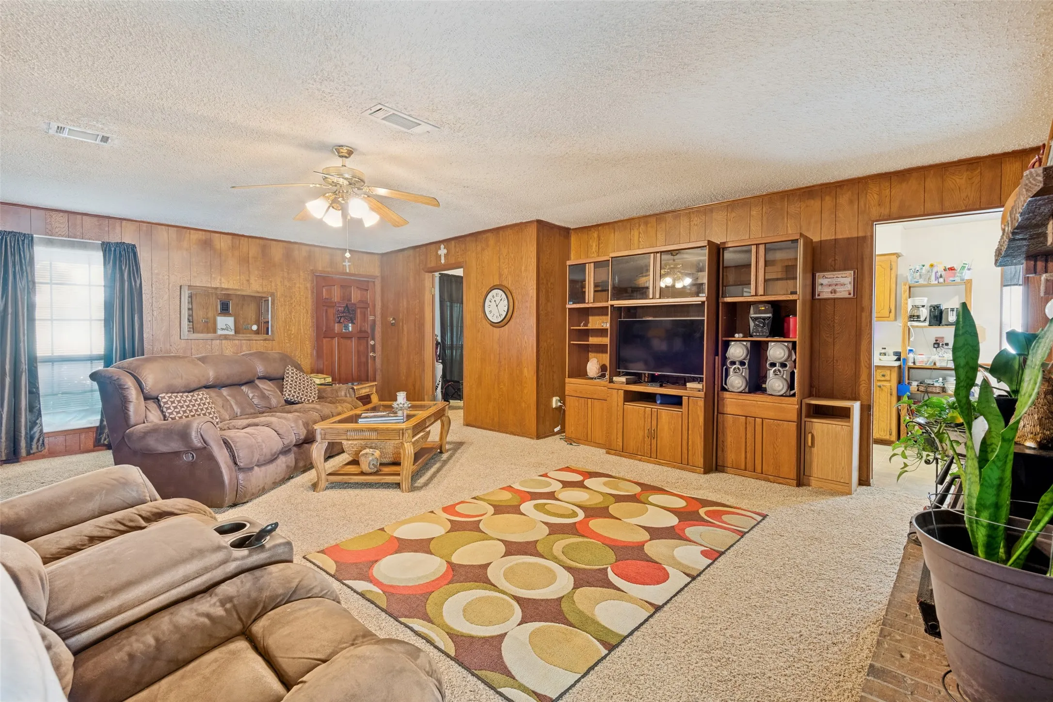 Single Family Residence For Sale in Hunt County , 6700 Sayle Street, Greenville, Texas 75402, 3 Bedroom, 2 Bathroom, 2 Garage spaces, 1,523 Sqft, built in 1977, mls#21344251, Real Estate Agent in Greenville, Homes For Sale in Hunt county, Homes For Sale in Greenville, Realtor in Greenville Texas, Real Estate Brokerage Independent Realty Texas, Luminita Cordes Realtor
