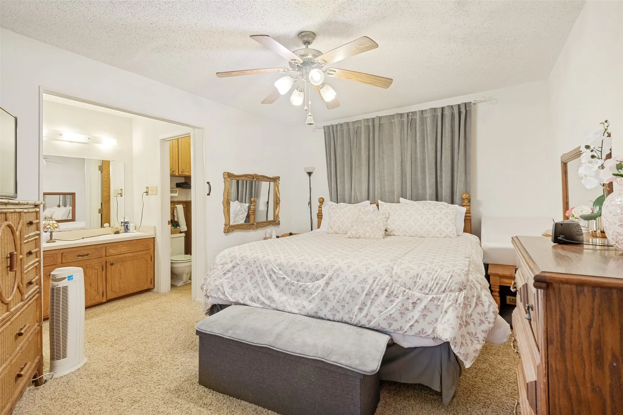 Single Family Residence For Sale in Hunt County , 6700 Sayle Street, Greenville, Texas 75402, 3 Bedroom, 2 Bathroom, 2 Garage spaces, 1,523 Sqft, built in 1977, mls#21344251, Real Estate Agent in Greenville, Homes For Sale in Hunt county, Homes For Sale in Greenville, Realtor in Greenville Texas, Real Estate Brokerage Independent Realty Texas, Luminita Cordes Realtor
