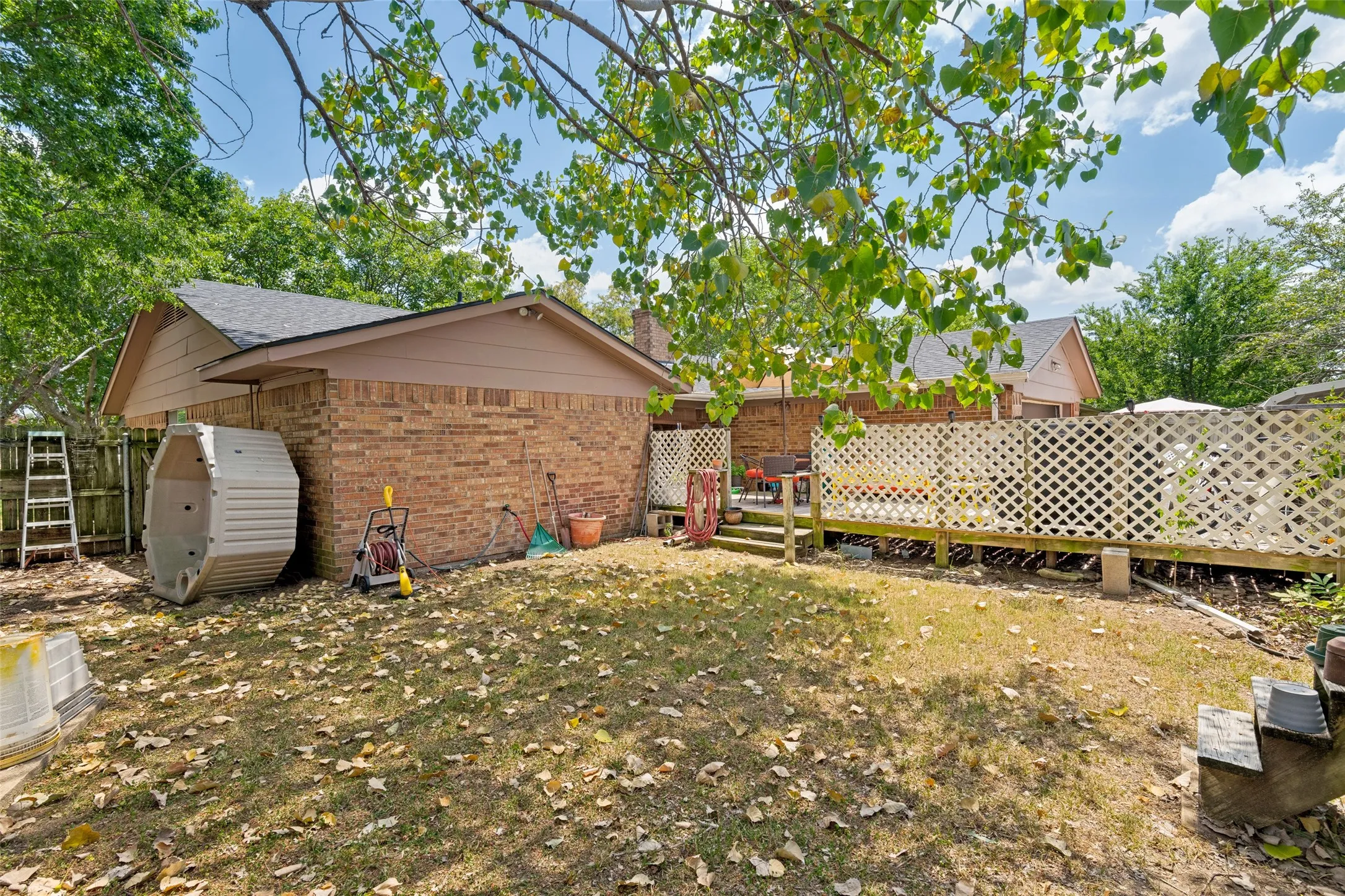 Single Family Residence For Sale in Hunt County , 6700 Sayle Street, Greenville, Texas 75402, 3 Bedroom, 2 Bathroom, 2 Garage spaces, 1,523 Sqft, built in 1977, mls#21344251, Real Estate Agent in Greenville, Homes For Sale in Hunt county, Homes For Sale in Greenville, Realtor in Greenville Texas, Real Estate Brokerage Independent Realty Texas, Luminita Cordes Realtor