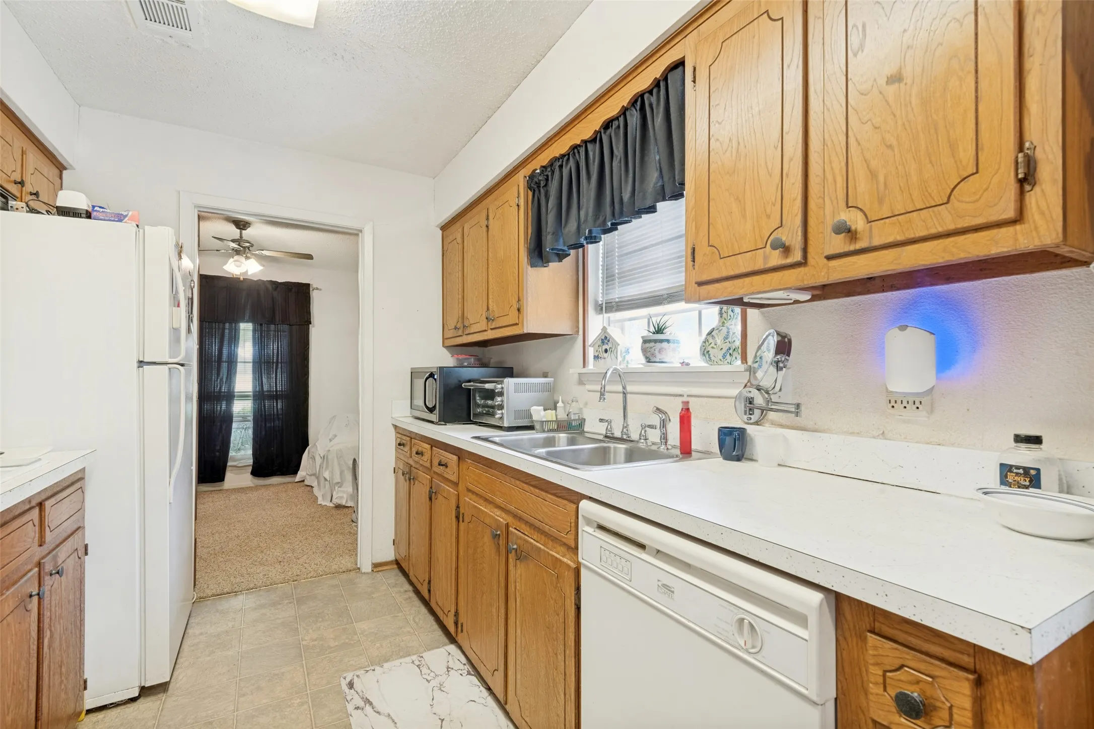 Single Family Residence For Sale in Hunt County , 6700 Sayle Street, Greenville, Texas 75402, 3 Bedroom, 2 Bathroom, 2 Garage spaces, 1,523 Sqft, built in 1977, mls#21344251, Real Estate Agent in Greenville, Homes For Sale in Hunt county, Homes For Sale in Greenville, Realtor in Greenville Texas, Real Estate Brokerage Independent Realty Texas, Luminita Cordes Realtor