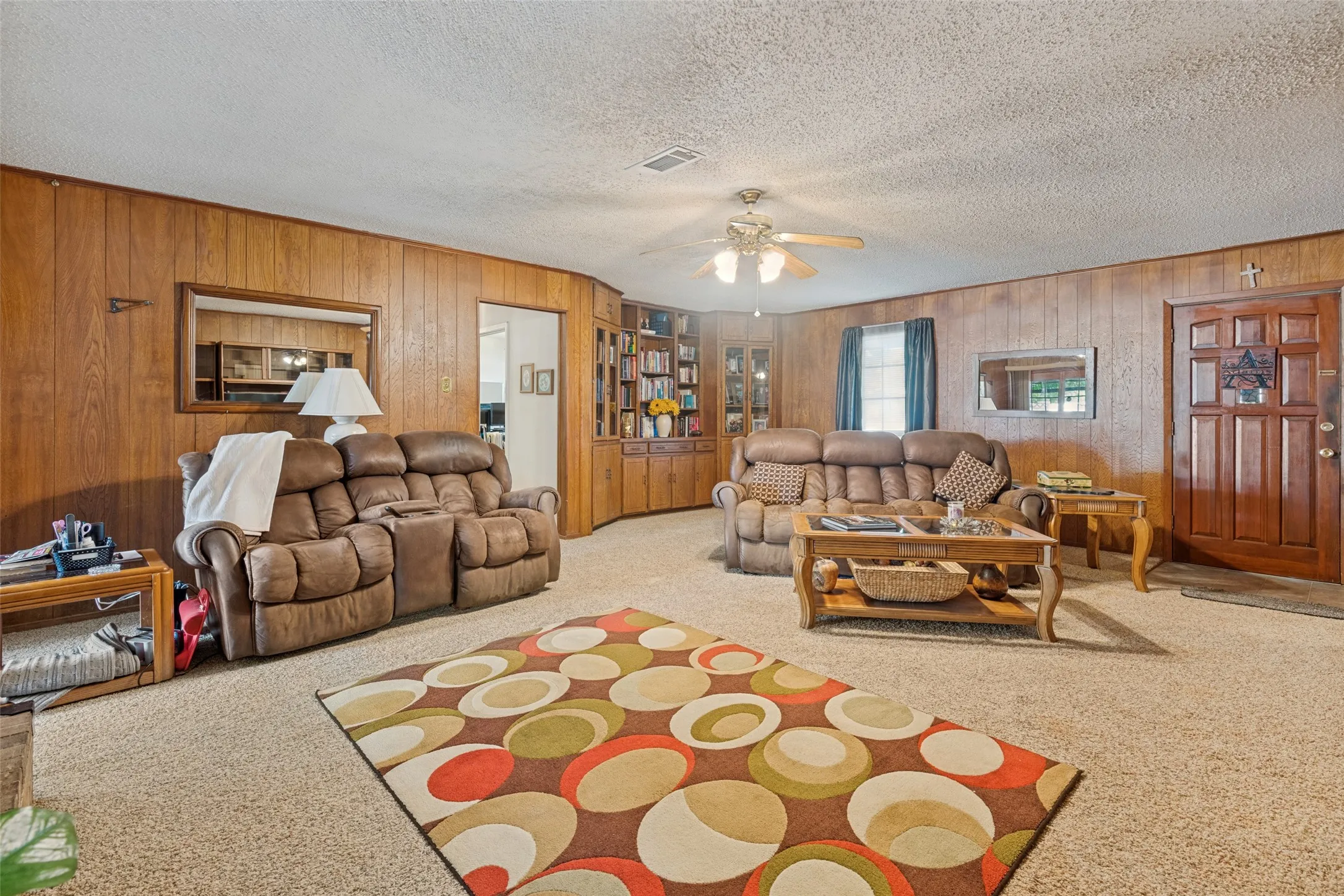 Single Family Residence For Sale in Hunt County , 6700 Sayle Street, Greenville, Texas 75402, 3 Bedroom, 2 Bathroom, 2 Garage spaces, 1,523 Sqft, built in 1977, mls#21344251, Real Estate Agent in Greenville, Homes For Sale in Hunt county, Homes For Sale in Greenville, Realtor in Greenville Texas, Real Estate Brokerage Independent Realty Texas, Luminita Cordes Realtor