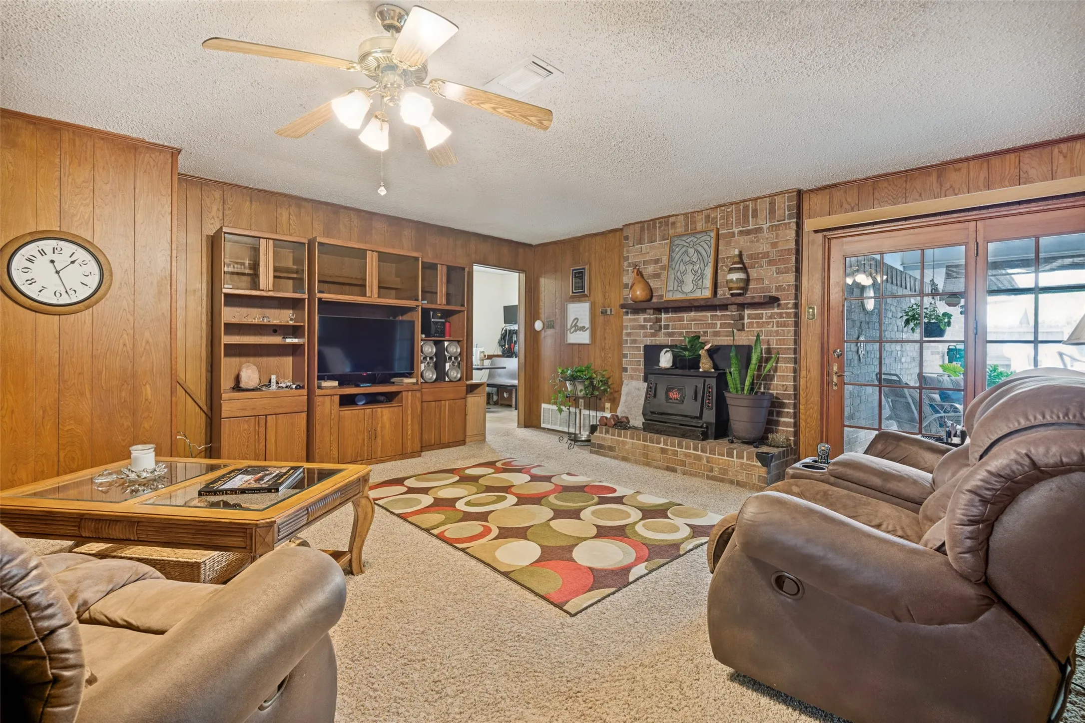 Single Family Residence For Sale in Hunt County , 6700 Sayle Street, Greenville, Texas 75402, 3 Bedroom, 2 Bathroom, 2 Garage spaces, 1,523 Sqft, built in 1977, mls#21344251, Real Estate Agent in Greenville, Homes For Sale in Hunt county, Homes For Sale in Greenville, Realtor in Greenville Texas, Real Estate Brokerage Independent Realty Texas, Luminita Cordes Realtor