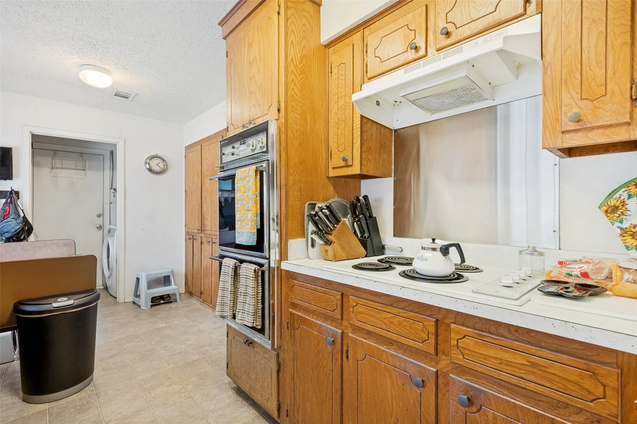 Single Family Residence For Sale in Hunt County , 6700 Sayle Street, Greenville, Texas 75402, 3 Bedroom, 2 Bathroom, 2 Garage spaces, 1,523 Sqft, built in 1977, mls#21344251, Real Estate Agent in Greenville, Homes For Sale in Hunt county, Homes For Sale in Greenville, Realtor in Greenville Texas, Real Estate Brokerage Independent Realty Texas, Luminita Cordes Realtor
