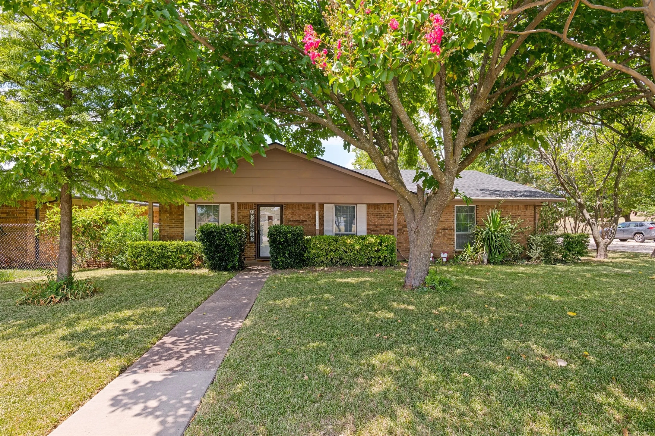 Single Family Residence For Sale in Hunt County , 6700 Sayle Street, Greenville, Texas 75402, 3 Bedroom, 2 Bathroom, 2 Garage spaces, 1,523 Sqft, built in 1977, mls#21344251, Real Estate Agent in Greenville, Homes For Sale in Hunt county, Homes For Sale in Greenville, Realtor in Greenville Texas, Real Estate Brokerage Independent Realty Texas, Luminita Cordes Realtor