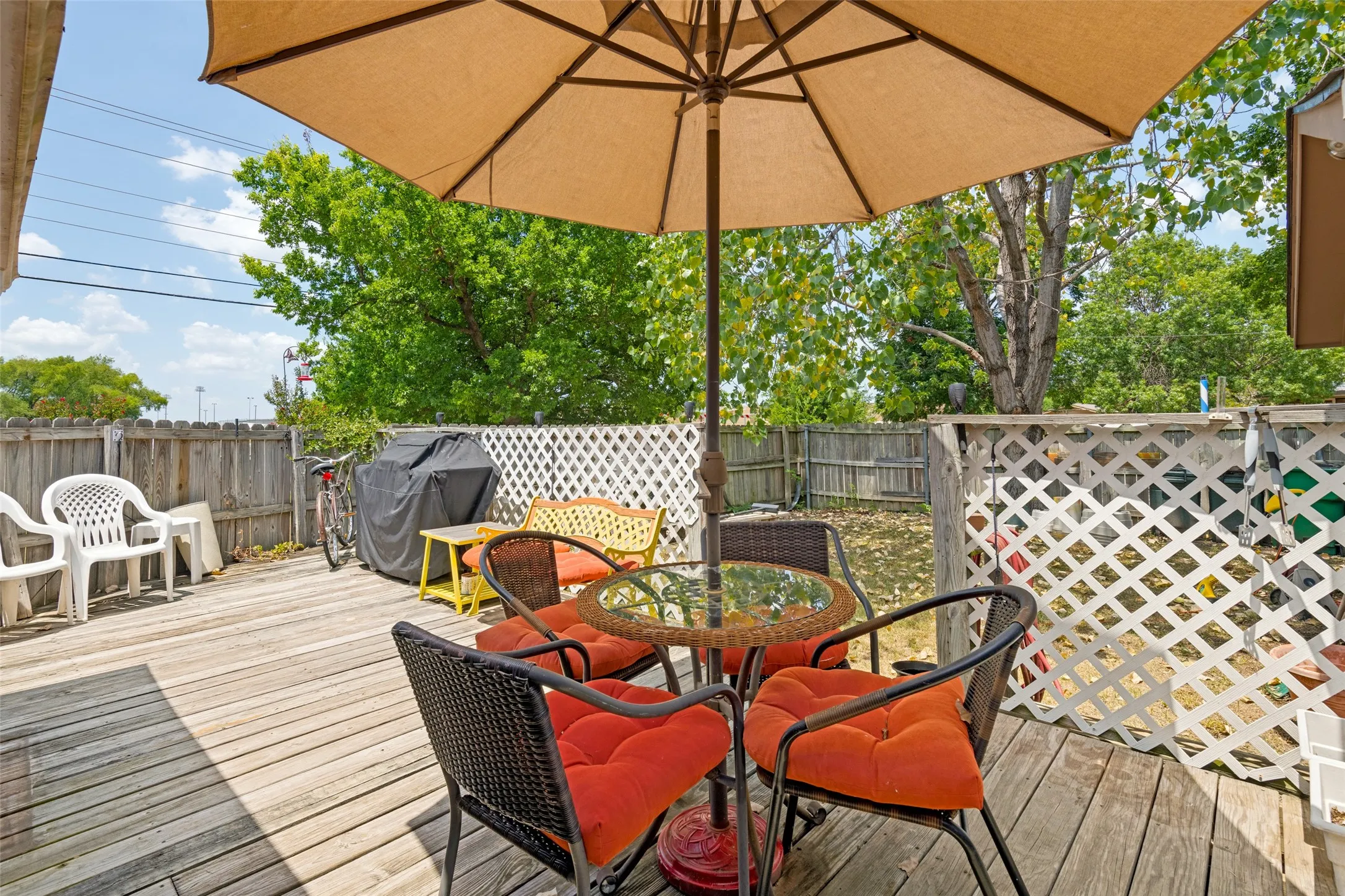 Single Family Residence For Sale in Hunt County , 6700 Sayle Street, Greenville, Texas 75402, 3 Bedroom, 2 Bathroom, 2 Garage spaces, 1,523 Sqft, built in 1977, mls#21344251, Real Estate Agent in Greenville, Homes For Sale in Hunt county, Homes For Sale in Greenville, Realtor in Greenville Texas, Real Estate Brokerage Independent Realty Texas, Luminita Cordes Realtor