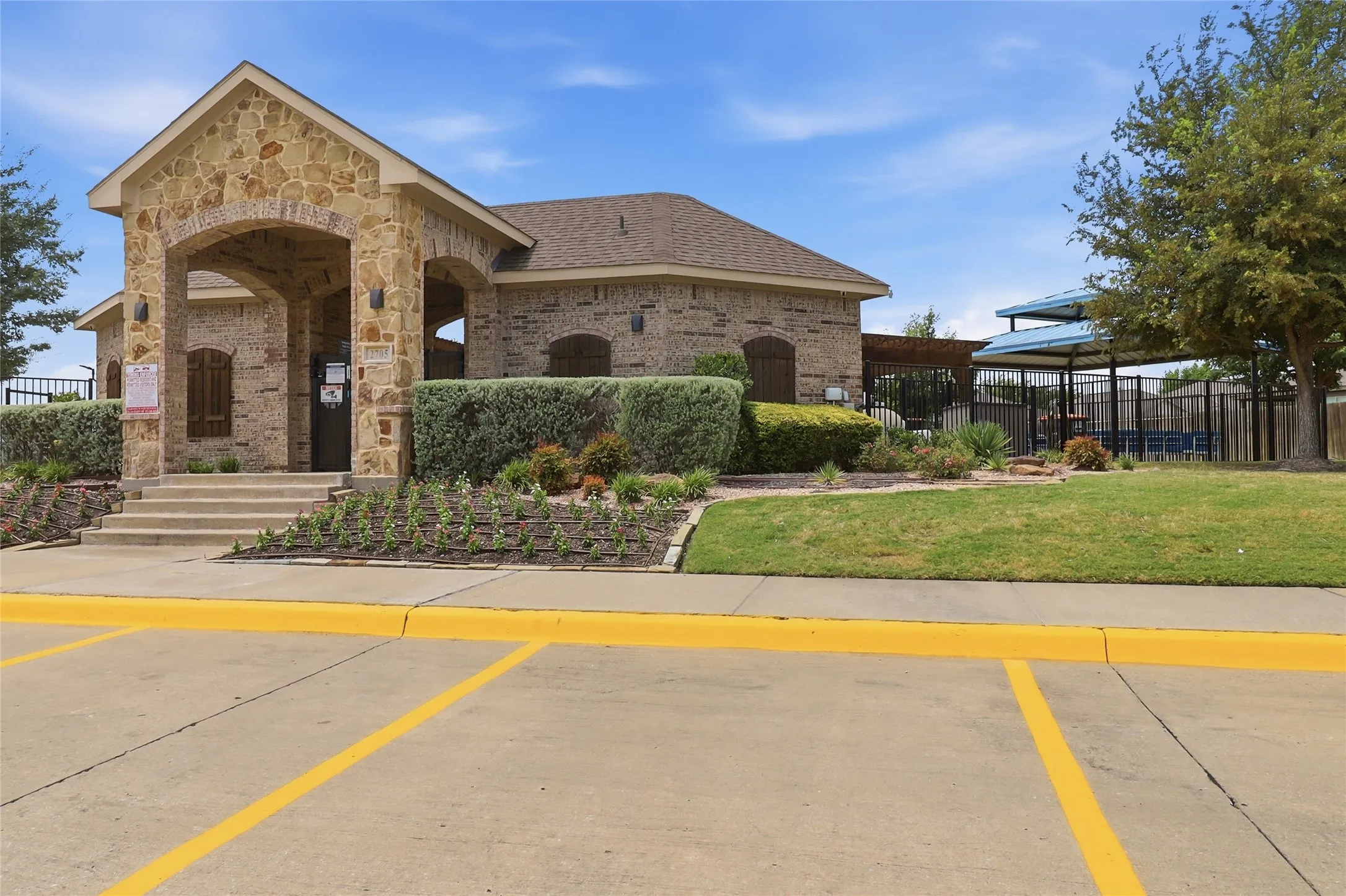 Single Family Residence For Sale in Collin County , 3233 Bowen Street, Anna, Texas 75409, 4 Bedrooms, 3 Bathrooms, 2 Garage spaces, 2,187 Sqft, built in 2021, Price $329,000, mls#21342431, Real Estate Agent in Anna, Homes For Sale in Collin county, Homes For Sale in Anna, Realtor in Anna Texas, Real Estate Brokerage Independent Realty Texas, Luminita Cordes Realtor