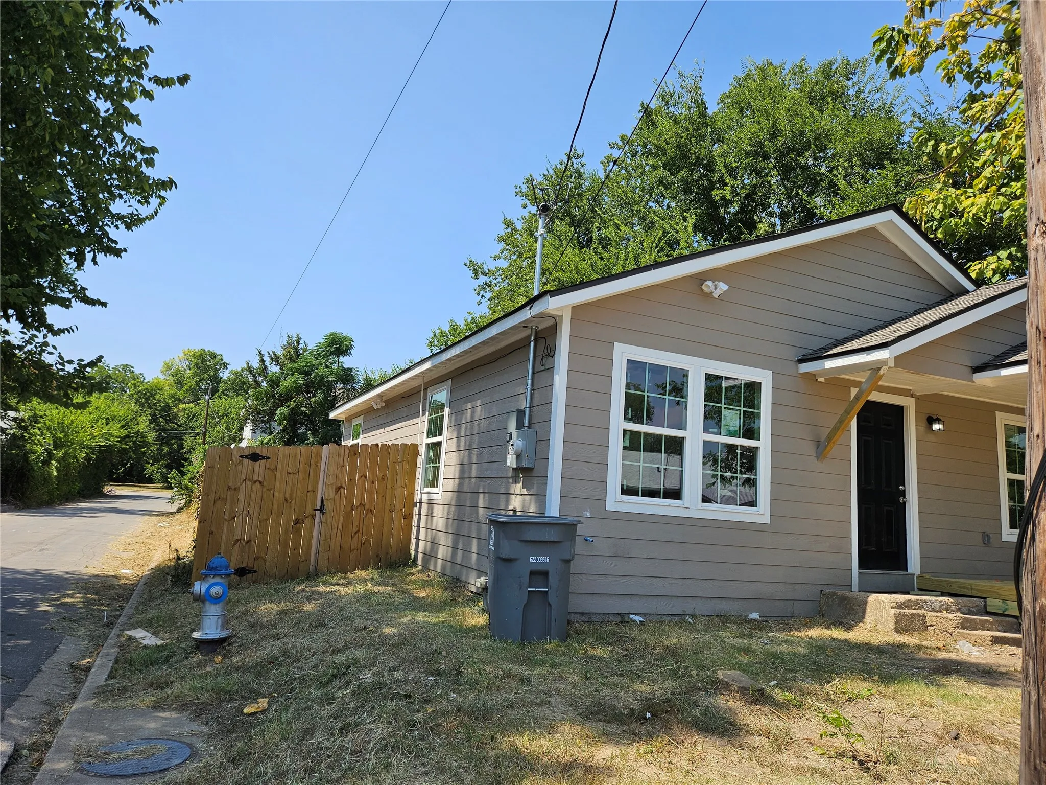 Single Family Residence For Sale in Dallas County , 4703 Frank Street, Dallas, Texas 75210, 3 Bedrooms, 4 Bathrooms, Garage spaces, 1,350 Sqft, built in 1921, Price $290,000, mls#21346345, Real Estate Agent in Dallas, Homes For Sale in Dallas county, Homes For Sale in Dallas, Realtor in Dallas Texas, Real Estate Brokerage Independent Realty Texas, Luminita Cordes Realtor