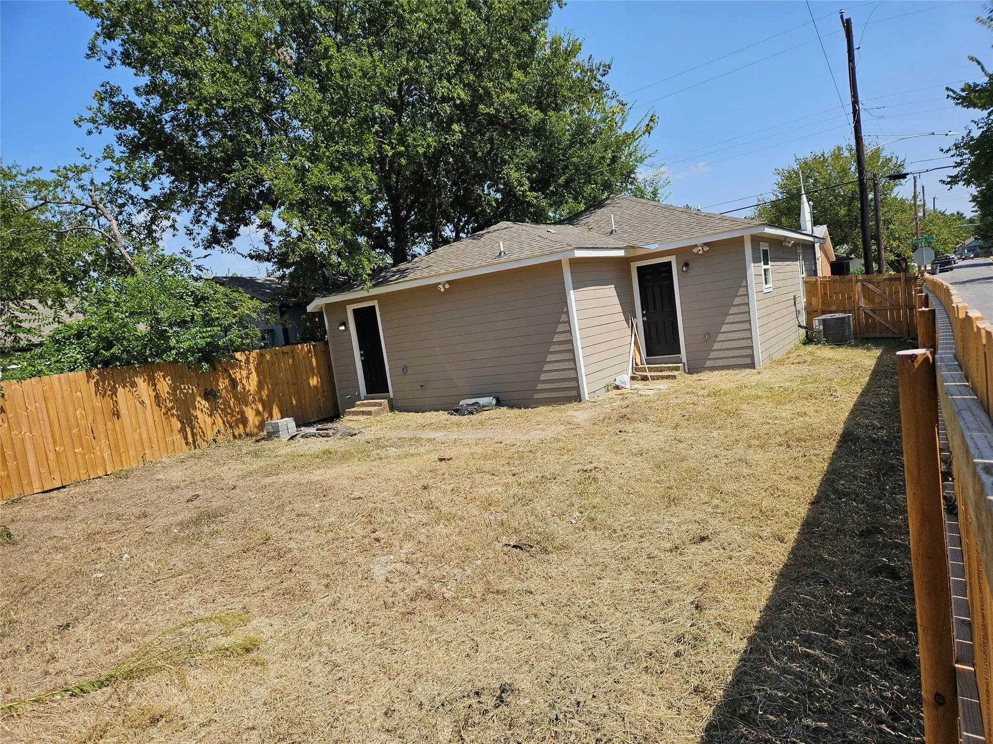 Single Family Residence For Sale in Dallas County , 4703 Frank Street, Dallas, Texas 75210, 3 Bedrooms, 4 Bathrooms, Garage spaces, 1,350 Sqft, built in 1921, Price $290,000, mls#21346345, Real Estate Agent in Dallas, Homes For Sale in Dallas county, Homes For Sale in Dallas, Realtor in Dallas Texas, Real Estate Brokerage Independent Realty Texas, Luminita Cordes Realtor