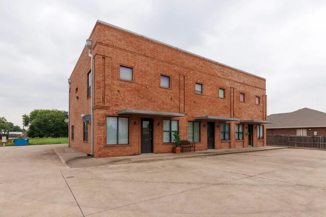 Apartment For Rent in Ellis County , 202 W Jefferson Street 104, Palmer, Texas 75152, 2 Bedroom, 1 Bathroom, Garage spaces, 1,000 Sqft, built in 2005, mls#21346349, Real Estate Agent in Palmer, Homes For Rent in Ellis county, Homes For Rent in Palmer, Realtor in Palmer Texas, Real Estate Brokerage Independent Realty Texas, Luminita Cordes Realtor