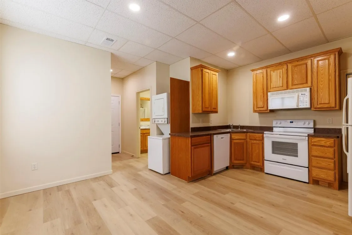 Apartment For Rent in Ellis County , 202 W Jefferson Street 104, Palmer, Texas 75152, 2 Bedroom, 1 Bathroom, Garage spaces, 1,000 Sqft, built in 2005, mls#21346349, Real Estate Agent in Palmer, Homes For Rent in Ellis county, Homes For Rent in Palmer, Realtor in Palmer Texas, Real Estate Brokerage Independent Realty Texas, Luminita Cordes Realtor