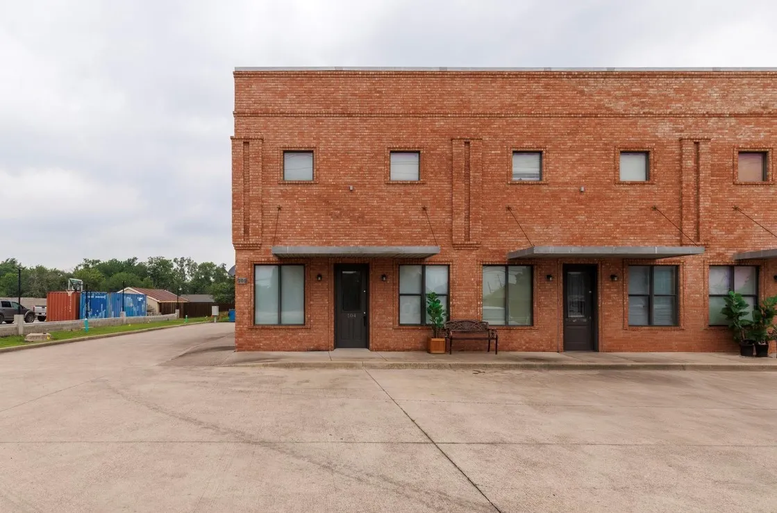 Apartment For Rent in Ellis County , 202 W Jefferson Street 104, Palmer, Texas 75152, 2 Bedroom, 1 Bathroom, Garage spaces, 1,000 Sqft, built in 2005, mls#21346349, Real Estate Agent in Palmer, Homes For Rent in Ellis county, Homes For Rent in Palmer, Realtor in Palmer Texas, Real Estate Brokerage Independent Realty Texas, Luminita Cordes Realtor