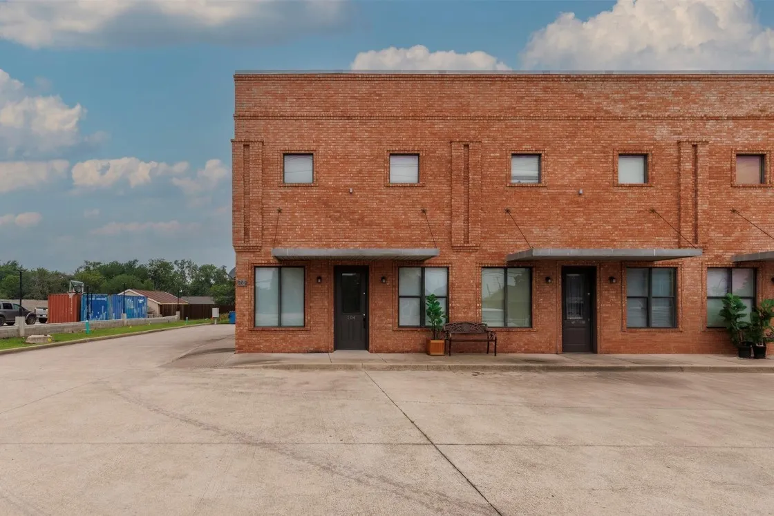 Apartment For Rent in Ellis County , 202 W Jefferson Street 104, Palmer, Texas 75152, 2 Bedroom, 1 Bathroom, Garage spaces, 1,000 Sqft, built in 2005, mls#21346349, Real Estate Agent in Palmer, Homes For Rent in Ellis county, Homes For Rent in Palmer, Realtor in Palmer Texas, Real Estate Brokerage Independent Realty Texas, Luminita Cordes Realtor