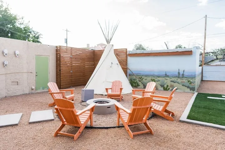 Backyard decorative mural and​​‌​​​​‌​​‌‌​‌‌​​​‌‌​‌​‌​‌​​​‌​​ firepit