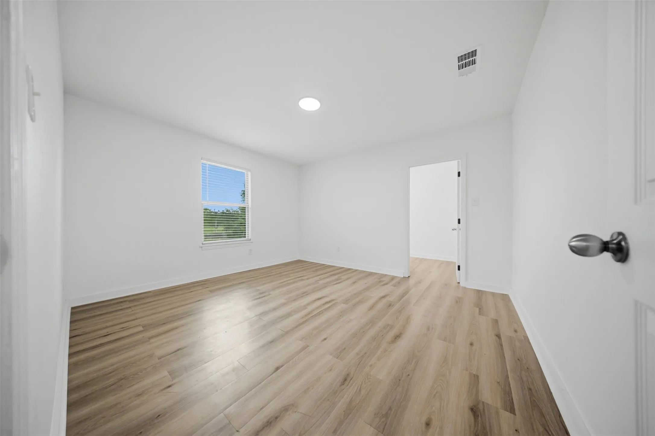 Single Family Residence For Sale in Fannin County , 500 S 4th Street, Bonham, Texas 75418, 3 Bedroom, 2 Bathroom, Garage spaces, 1,240 Sqft, built in 1976, mls#21343130, Real Estate Agent in Bonham, Homes For Sale in Fannin county, Homes For Sale in Bonham, Realtor in Bonham Texas, Real Estate Brokerage Independent Realty Texas, Luminita Cordes Realtor