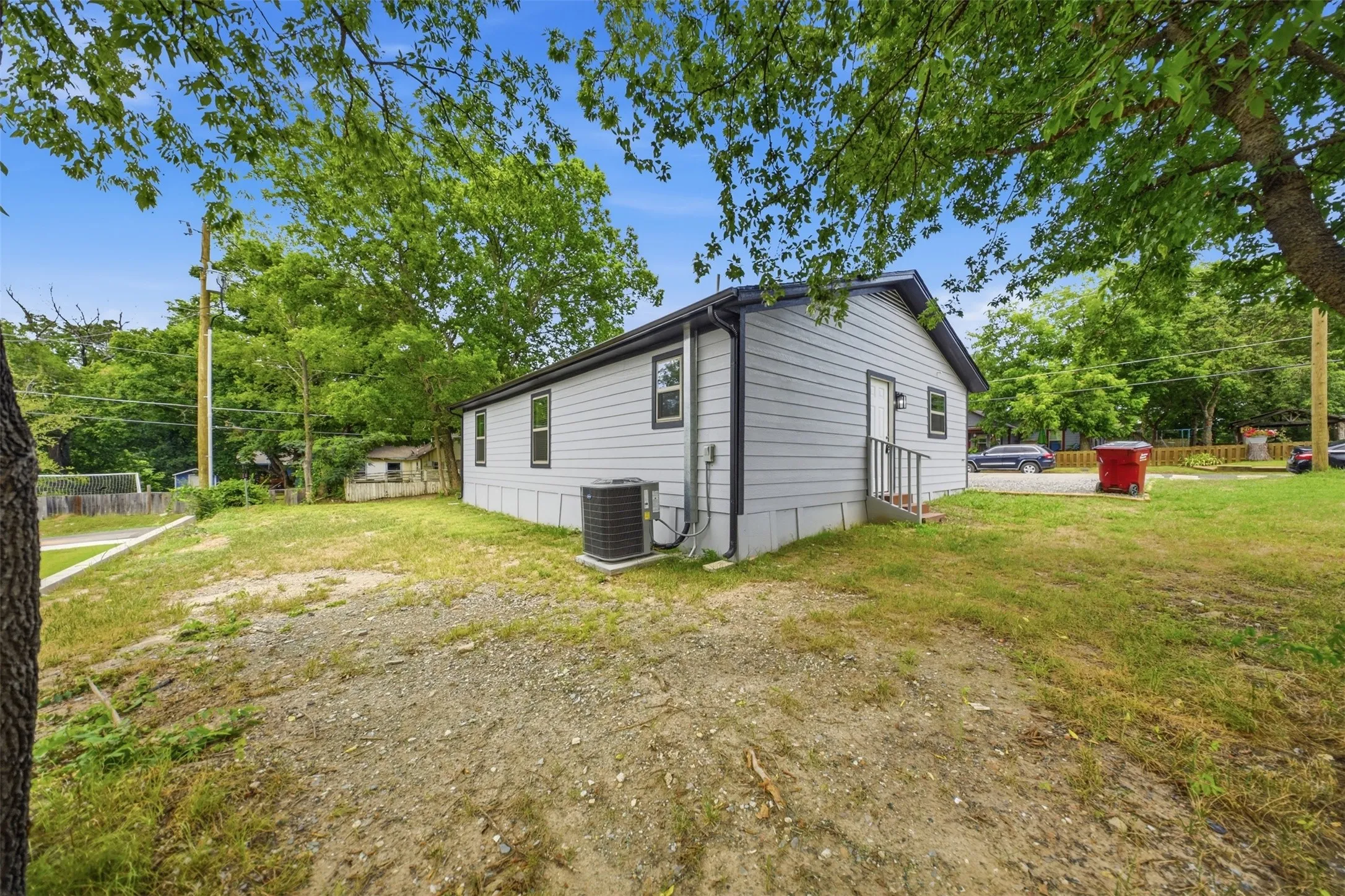Single Family Residence For Sale in Fannin County , 500 S 4th Street, Bonham, Texas 75418, 3 Bedroom, 2 Bathroom, Garage spaces, 1,240 Sqft, built in 1976, mls#21343130, Real Estate Agent in Bonham, Homes For Sale in Fannin county, Homes For Sale in Bonham, Realtor in Bonham Texas, Real Estate Brokerage Independent Realty Texas, Luminita Cordes Realtor