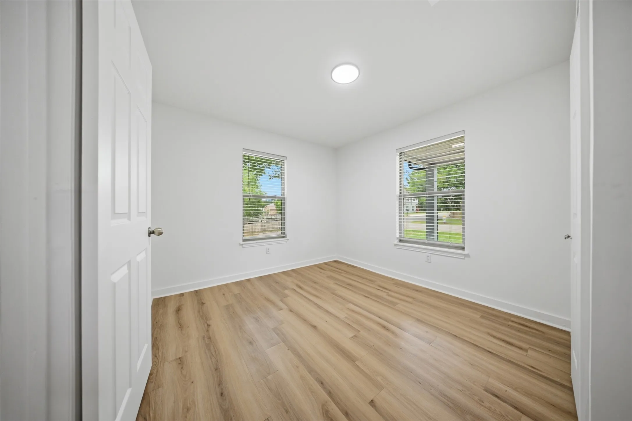 Single Family Residence For Sale in Fannin County , 500 S 4th Street, Bonham, Texas 75418, 3 Bedroom, 2 Bathroom, Garage spaces, 1,240 Sqft, built in 1976, mls#21343130, Real Estate Agent in Bonham, Homes For Sale in Fannin county, Homes For Sale in Bonham, Realtor in Bonham Texas, Real Estate Brokerage Independent Realty Texas, Luminita Cordes Realtor