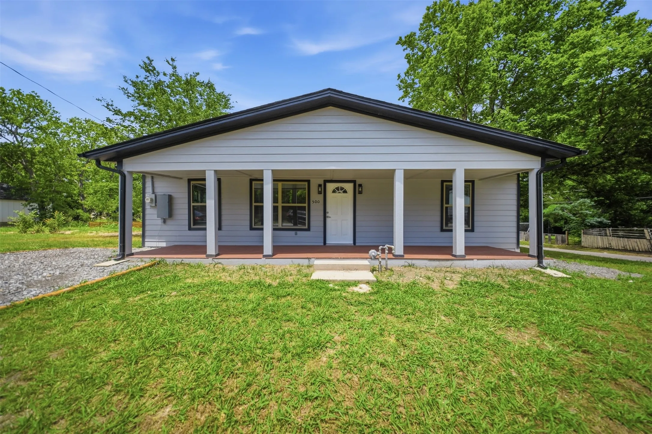 Single Family Residence For Sale in Fannin County , 500 S 4th Street, Bonham, Texas 75418, 3 Bedroom, 2 Bathroom, Garage spaces, 1,240 Sqft, built in 1976, mls#21343130, Real Estate Agent in Bonham, Homes For Sale in Fannin county, Homes For Sale in Bonham, Realtor in Bonham Texas, Real Estate Brokerage Independent Realty Texas, Luminita Cordes Realtor