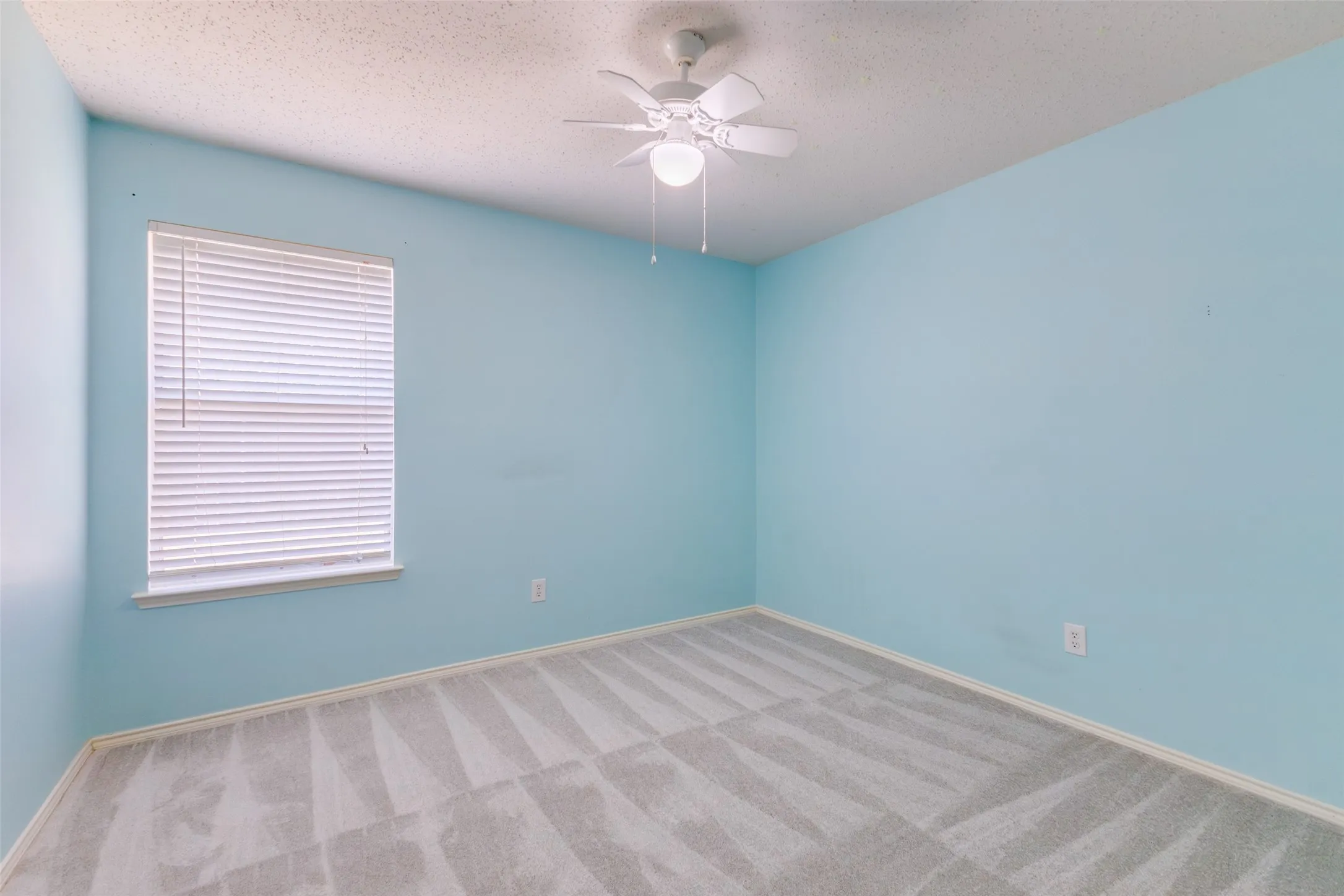 Single Family Residence For Sale in Kaufman County , 2018 Gardenia Drive, Forney, Texas 75126, 3 Bedroom, 2 Bathroom, 2 Garage spaces, 1,592 Sqft, built in 2004, mls#21344132, Real Estate Agent in Forney, Homes For Sale in Kaufman county, Homes For Sale in Forney, Realtor in Forney Texas, Real Estate Brokerage Independent Realty Texas, Luminita Cordes Realtor