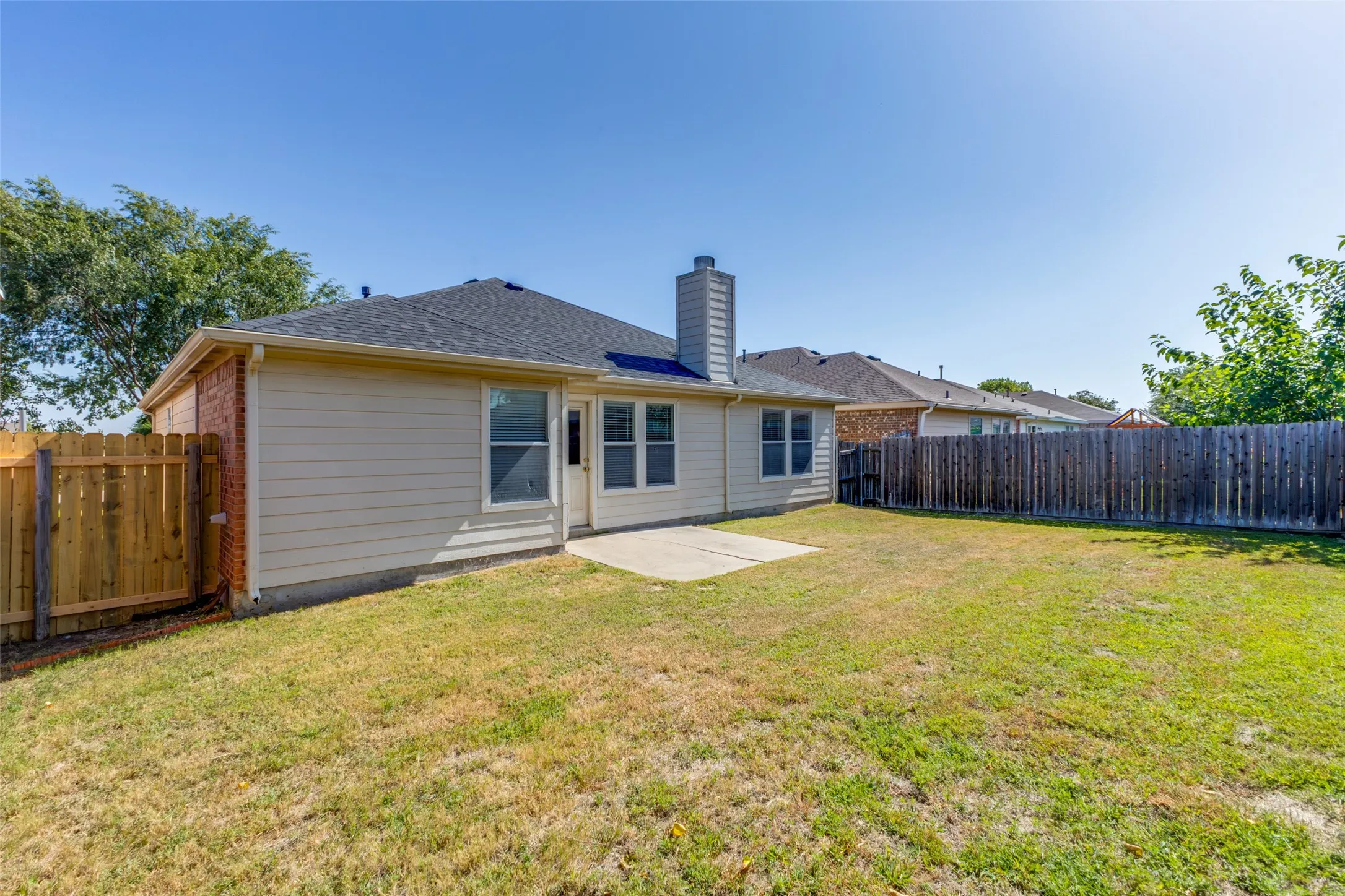 Single Family Residence For Sale in Kaufman County , 2018 Gardenia Drive, Forney, Texas 75126, 3 Bedroom, 2 Bathroom, 2 Garage spaces, 1,592 Sqft, built in 2004, mls#21344132, Real Estate Agent in Forney, Homes For Sale in Kaufman county, Homes For Sale in Forney, Realtor in Forney Texas, Real Estate Brokerage Independent Realty Texas, Luminita Cordes Realtor