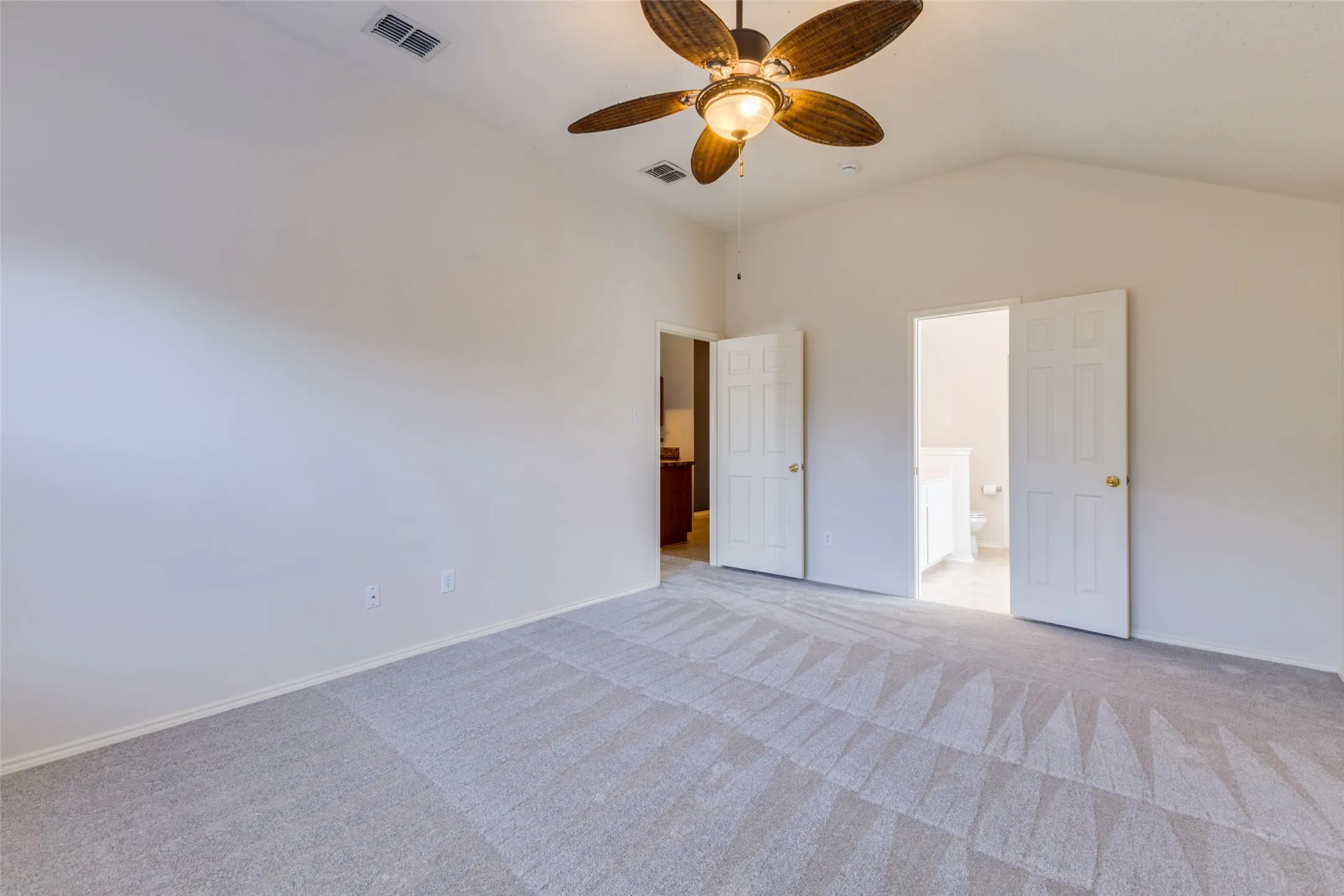 Single Family Residence For Sale in Kaufman County , 2018 Gardenia Drive, Forney, Texas 75126, 3 Bedroom, 2 Bathroom, 2 Garage spaces, 1,592 Sqft, built in 2004, mls#21344132, Real Estate Agent in Forney, Homes For Sale in Kaufman county, Homes For Sale in Forney, Realtor in Forney Texas, Real Estate Brokerage Independent Realty Texas, Luminita Cordes Realtor