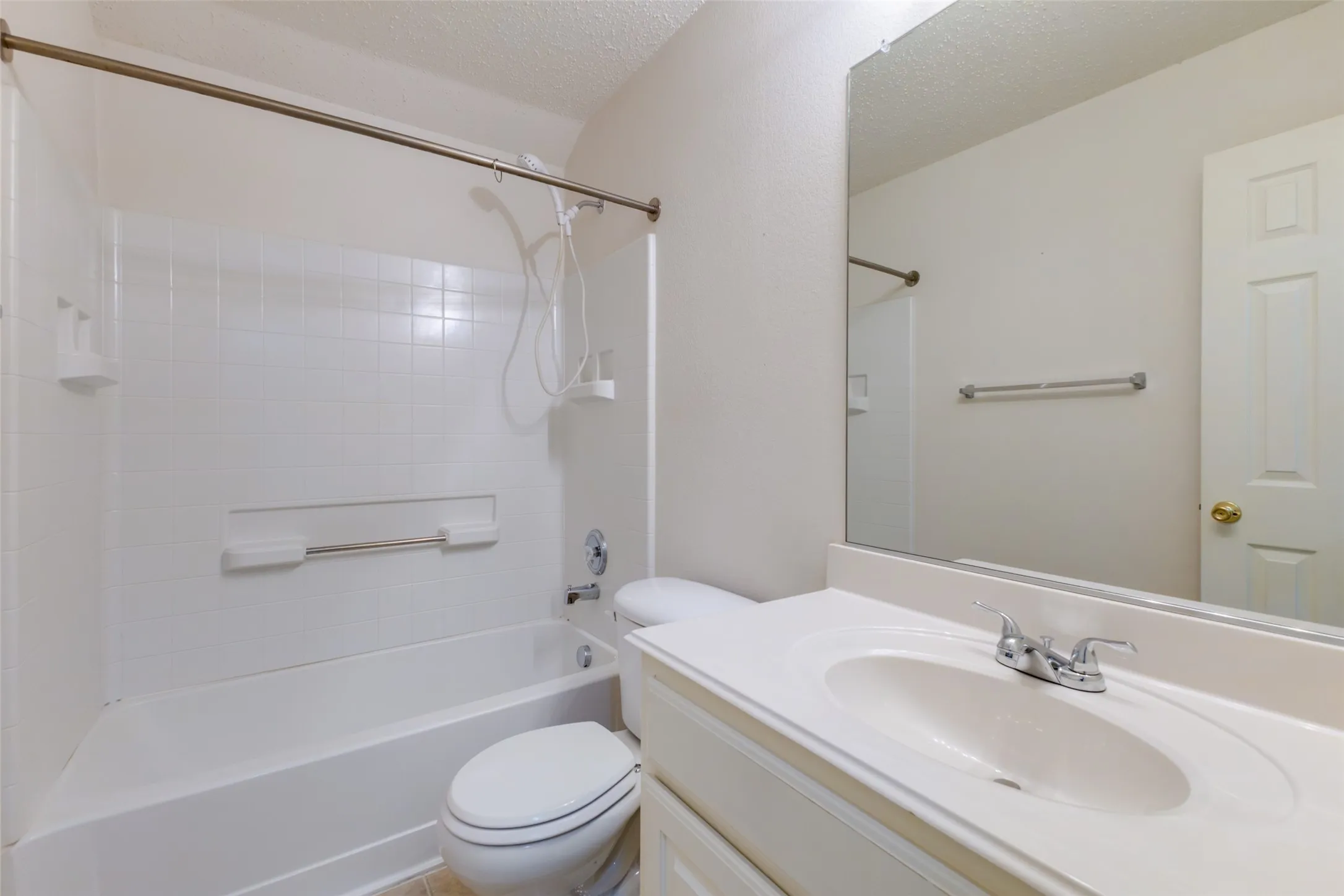 Single Family Residence For Sale in Kaufman County , 2018 Gardenia Drive, Forney, Texas 75126, 3 Bedroom, 2 Bathroom, 2 Garage spaces, 1,592 Sqft, built in 2004, mls#21344132, Real Estate Agent in Forney, Homes For Sale in Kaufman county, Homes For Sale in Forney, Realtor in Forney Texas, Real Estate Brokerage Independent Realty Texas, Luminita Cordes Realtor