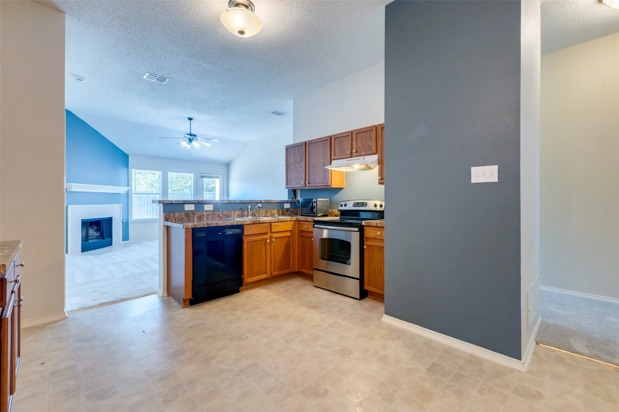 Single Family Residence For Sale in Kaufman County , 2018 Gardenia Drive, Forney, Texas 75126, 3 Bedroom, 2 Bathroom, 2 Garage spaces, 1,592 Sqft, built in 2004, mls#21344132, Real Estate Agent in Forney, Homes For Sale in Kaufman county, Homes For Sale in Forney, Realtor in Forney Texas, Real Estate Brokerage Independent Realty Texas, Luminita Cordes Realtor