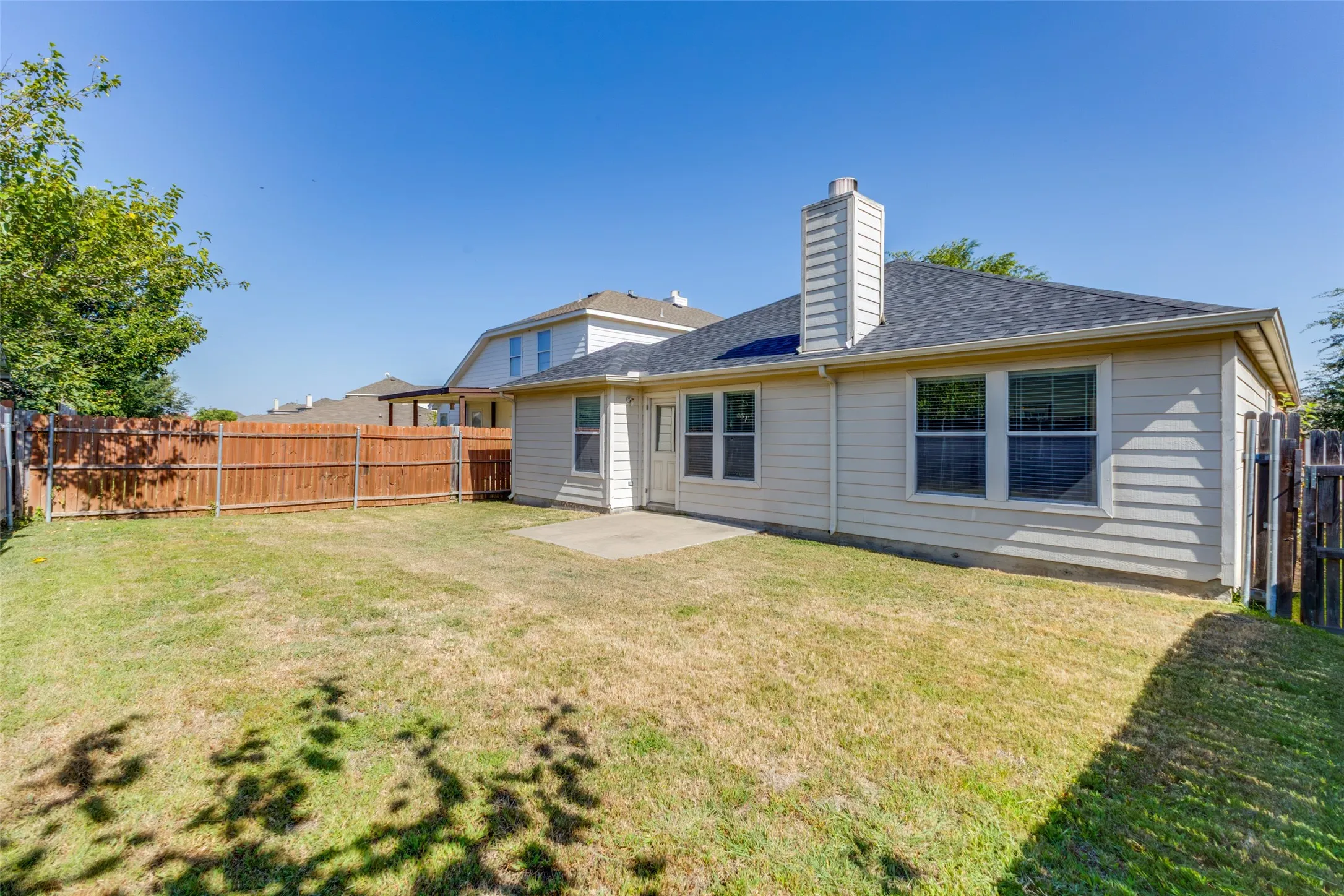 Single Family Residence For Sale in Kaufman County , 2018 Gardenia Drive, Forney, Texas 75126, 3 Bedroom, 2 Bathroom, 2 Garage spaces, 1,592 Sqft, built in 2004, mls#21344132, Real Estate Agent in Forney, Homes For Sale in Kaufman county, Homes For Sale in Forney, Realtor in Forney Texas, Real Estate Brokerage Independent Realty Texas, Luminita Cordes Realtor