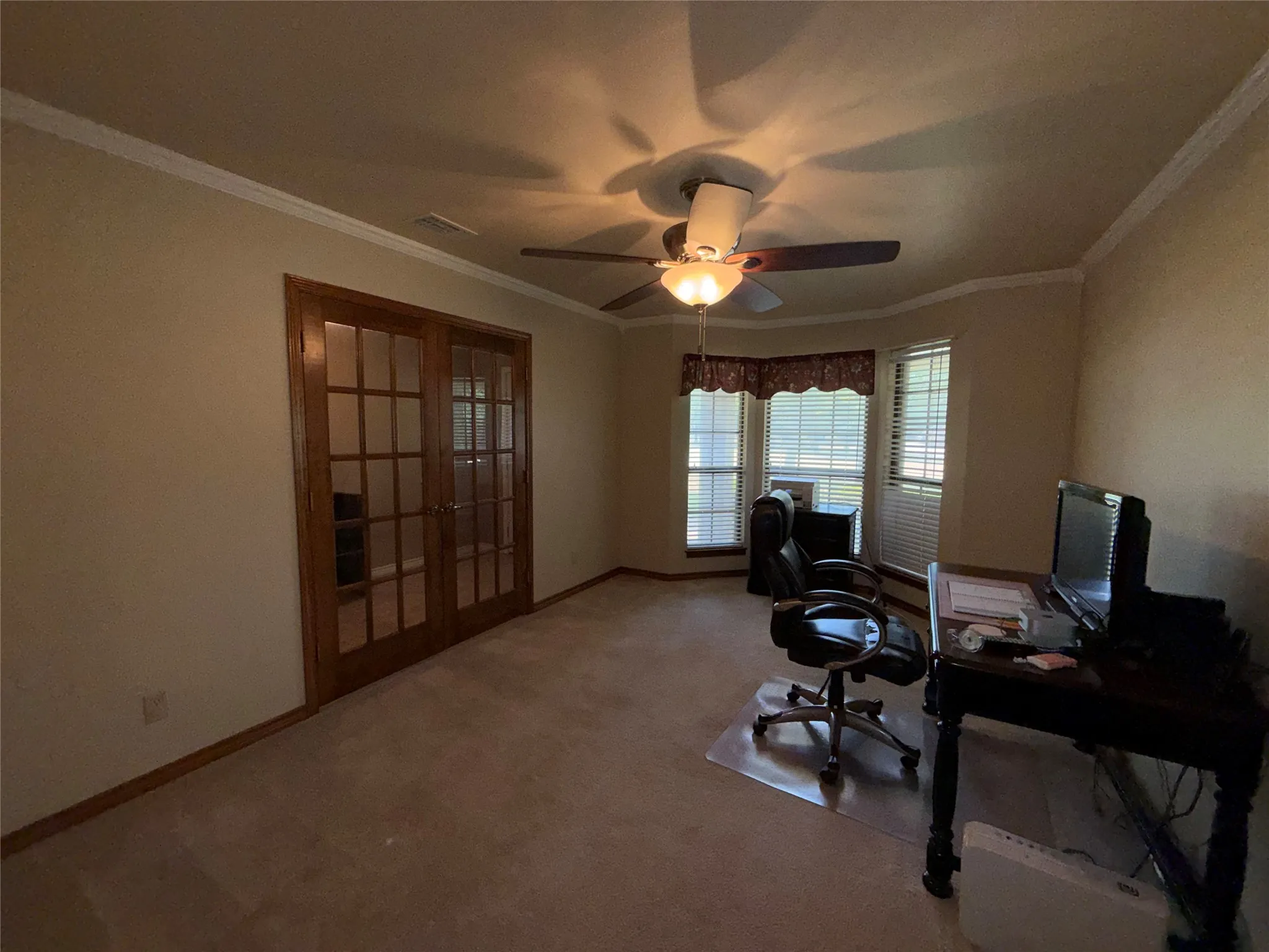Flex space that could be used as an office or dining room