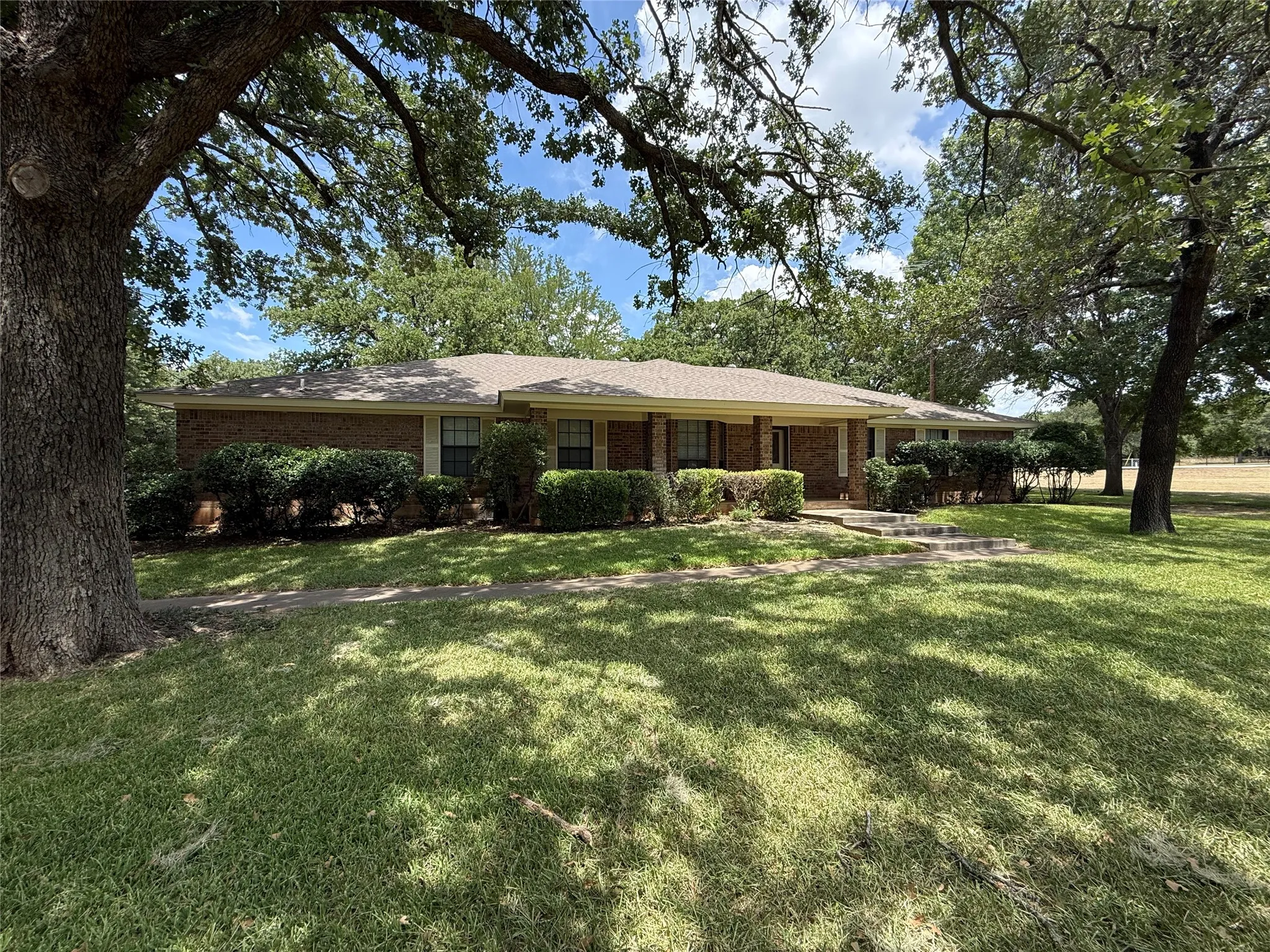 Single Family Residence For Sale in Wise County , 136 Busey Boulevard, Decatur, Texas 76234, 3 Bedroom, 2 Bathroom, 2 Garage spaces, 2,482 Sqft, built in 1987, mls#21345424, Real Estate Agent in Decatur, Homes For Sale in Wise county, Homes For Sale in Decatur, Realtor in Decatur Texas, Real Estate Brokerage Independent Realty Texas, Luminita Cordes Realtor