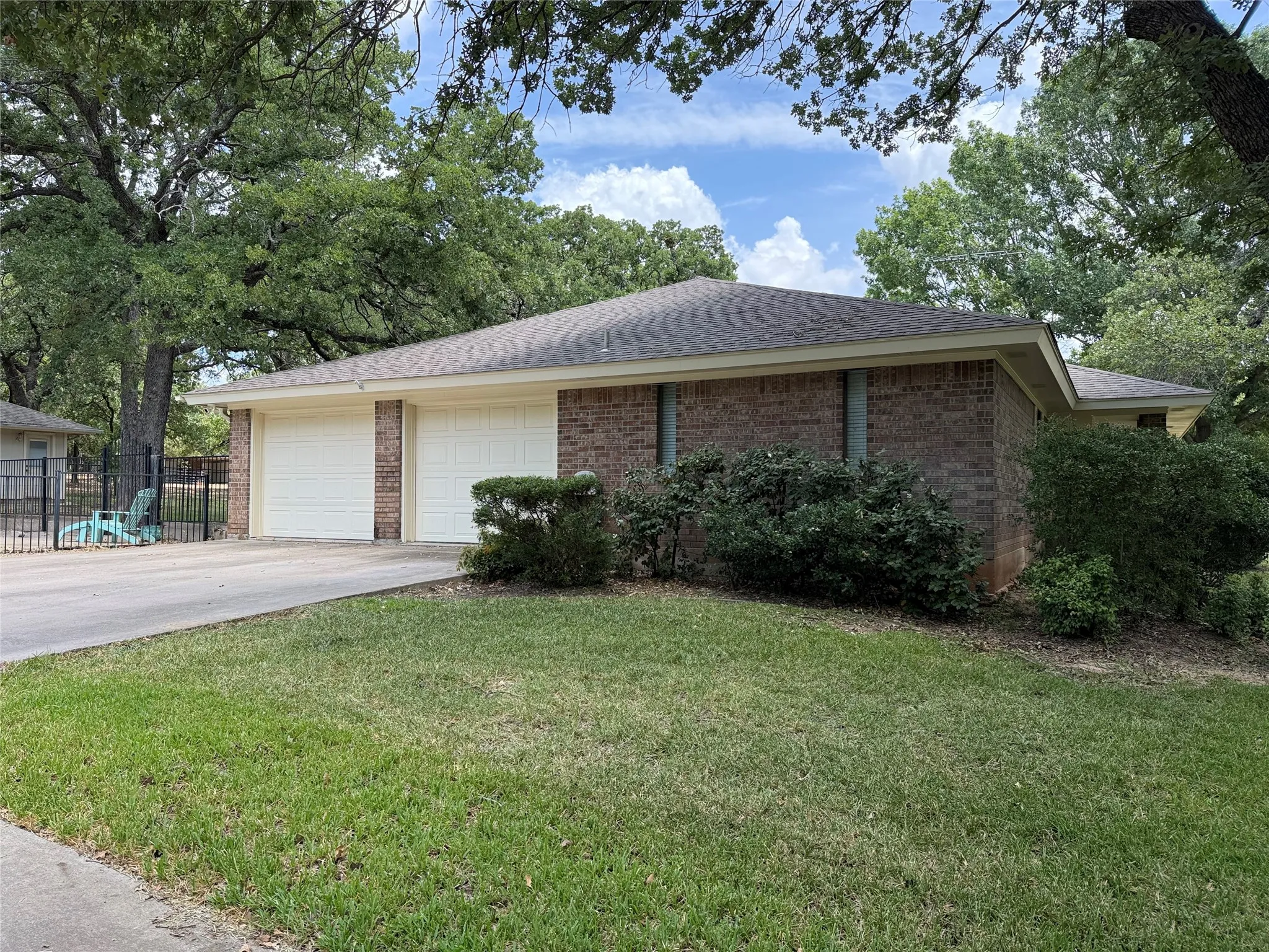 Single Family Residence For Sale in Wise County , 136 Busey Boulevard, Decatur, Texas 76234, 3 Bedroom, 2 Bathroom, 2 Garage spaces, 2,482 Sqft, built in 1987, mls#21345424, Real Estate Agent in Decatur, Homes For Sale in Wise county, Homes For Sale in Decatur, Realtor in Decatur Texas, Real Estate Brokerage Independent Realty Texas, Luminita Cordes Realtor