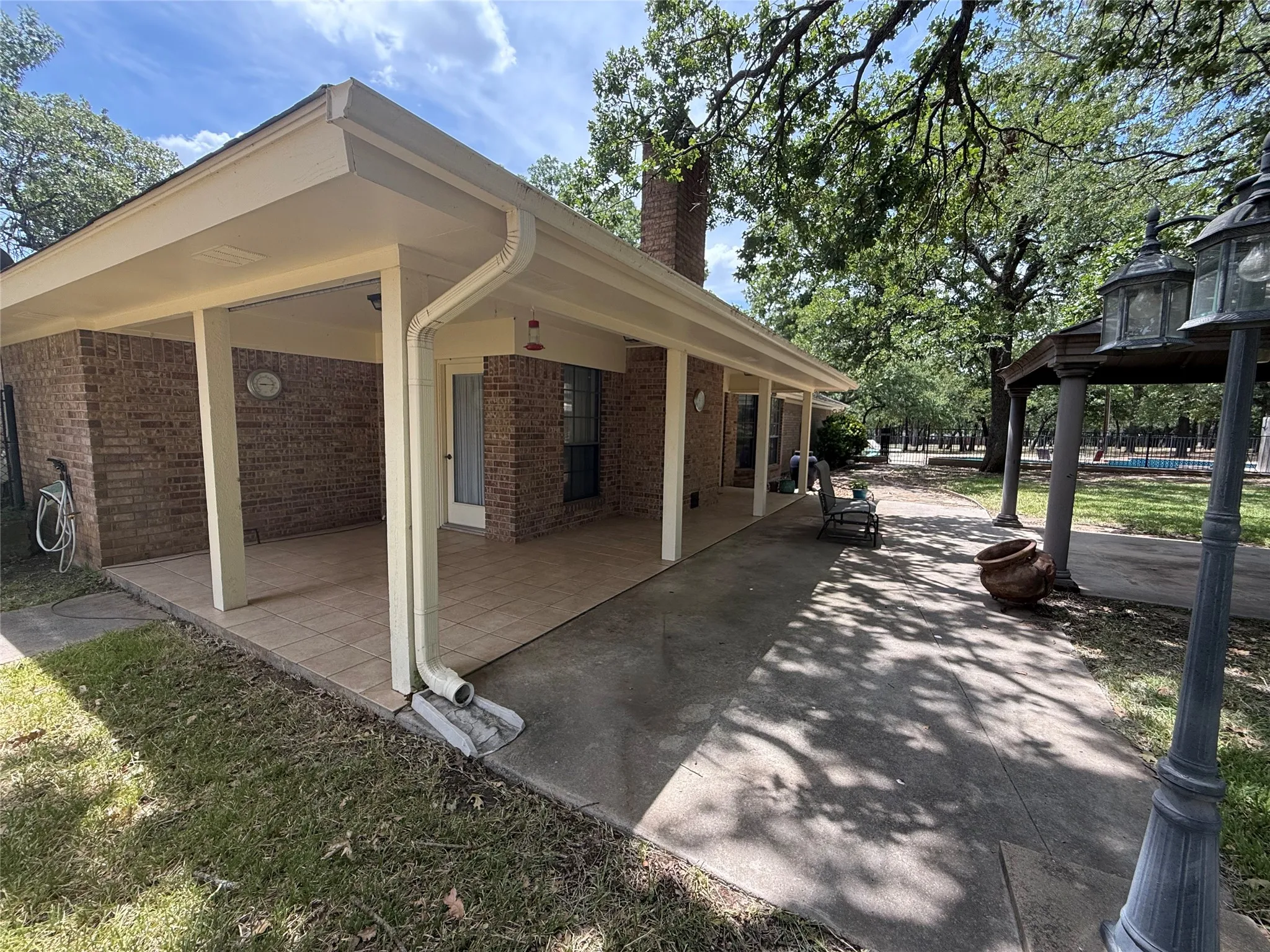 Single Family Residence For Sale in Wise County , 136 Busey Boulevard, Decatur, Texas 76234, 3 Bedroom, 2 Bathroom, 2 Garage spaces, 2,482 Sqft, built in 1987, mls#21345424, Real Estate Agent in Decatur, Homes For Sale in Wise county, Homes For Sale in Decatur, Realtor in Decatur Texas, Real Estate Brokerage Independent Realty Texas, Luminita Cordes Realtor
