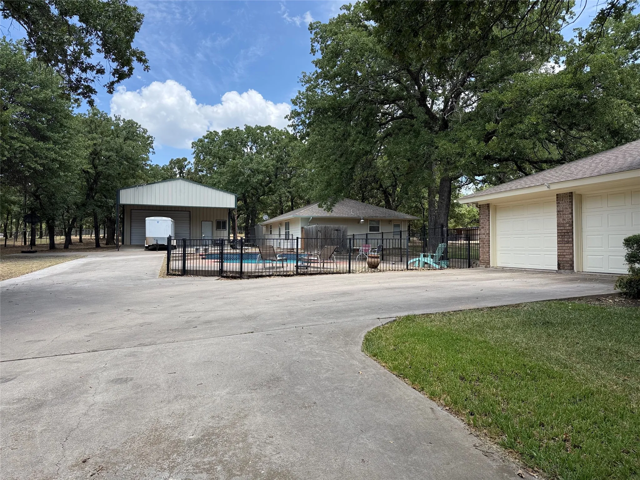 Single Family Residence For Sale in Wise County , 136 Busey Boulevard, Decatur, Texas 76234, 3 Bedroom, 2 Bathroom, 2 Garage spaces, 2,482 Sqft, built in 1987, mls#21345424, Real Estate Agent in Decatur, Homes For Sale in Wise county, Homes For Sale in Decatur, Realtor in Decatur Texas, Real Estate Brokerage Independent Realty Texas, Luminita Cordes Realtor