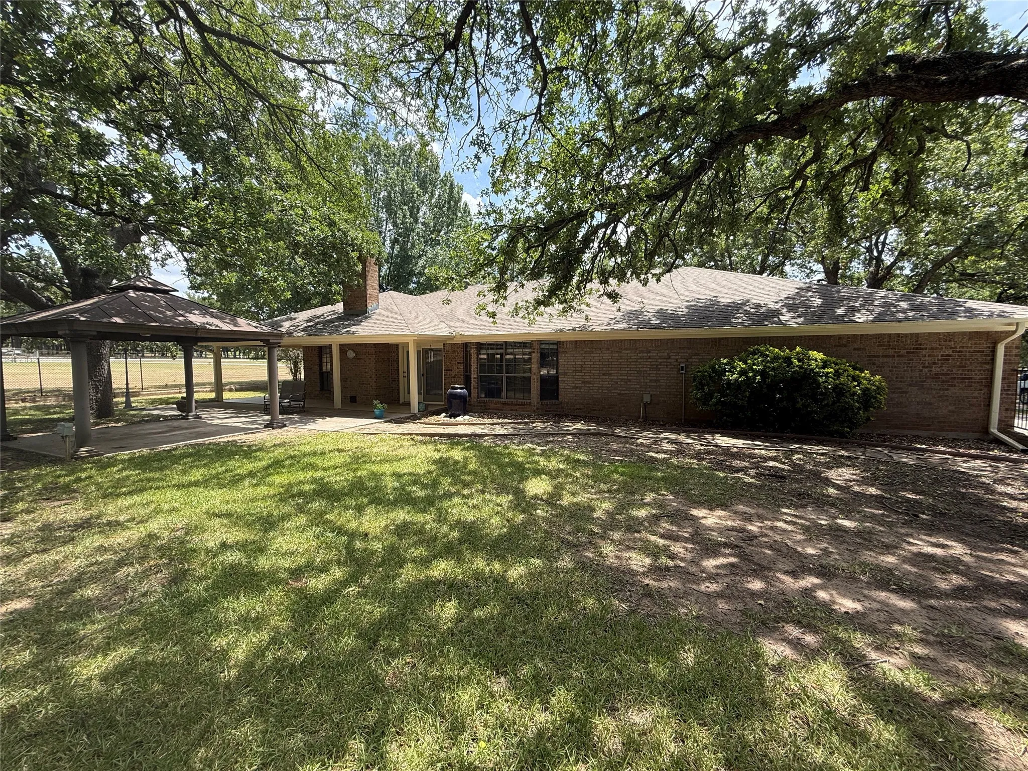 Single Family Residence For Sale in Wise County , 136 Busey Boulevard, Decatur, Texas 76234, 3 Bedroom, 2 Bathroom, 2 Garage spaces, 2,482 Sqft, built in 1987, mls#21345424, Real Estate Agent in Decatur, Homes For Sale in Wise county, Homes For Sale in Decatur, Realtor in Decatur Texas, Real Estate Brokerage Independent Realty Texas, Luminita Cordes Realtor