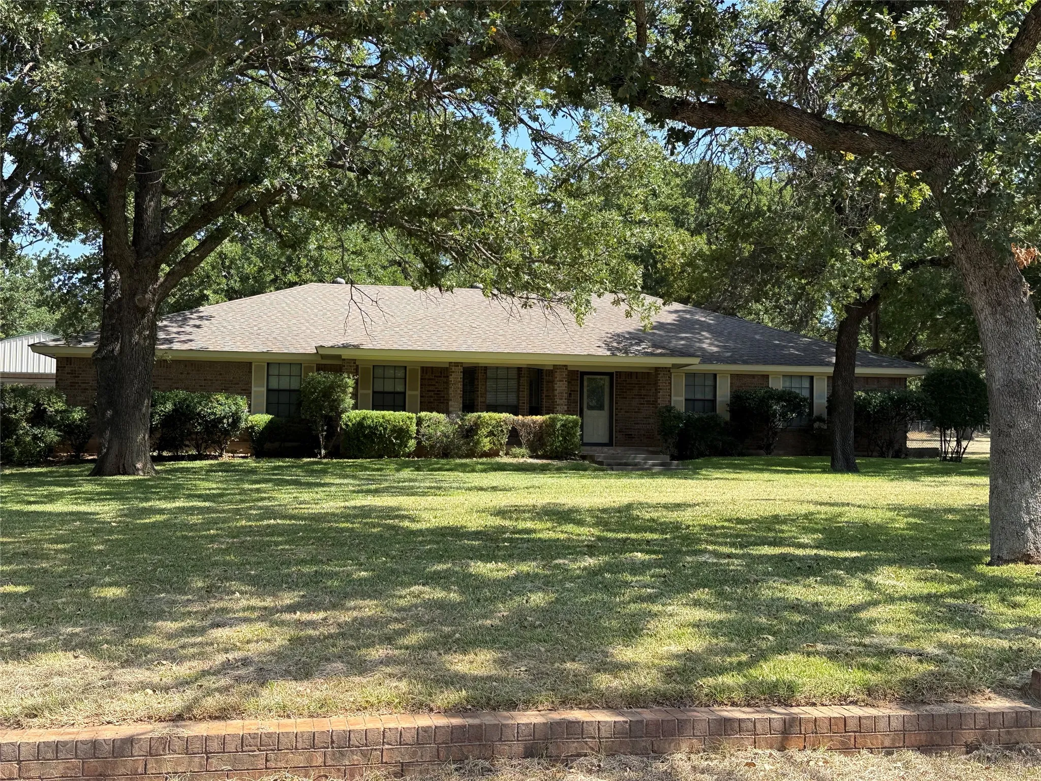 Single Family Residence For Sale in Wise County , 136 Busey Boulevard, Decatur, Texas 76234, 3 Bedroom, 2 Bathroom, 2 Garage spaces, 2,482 Sqft, built in 1987, mls#21345424, Real Estate Agent in Decatur, Homes For Sale in Wise county, Homes For Sale in Decatur, Realtor in Decatur Texas, Real Estate Brokerage Independent Realty Texas, Luminita Cordes Realtor