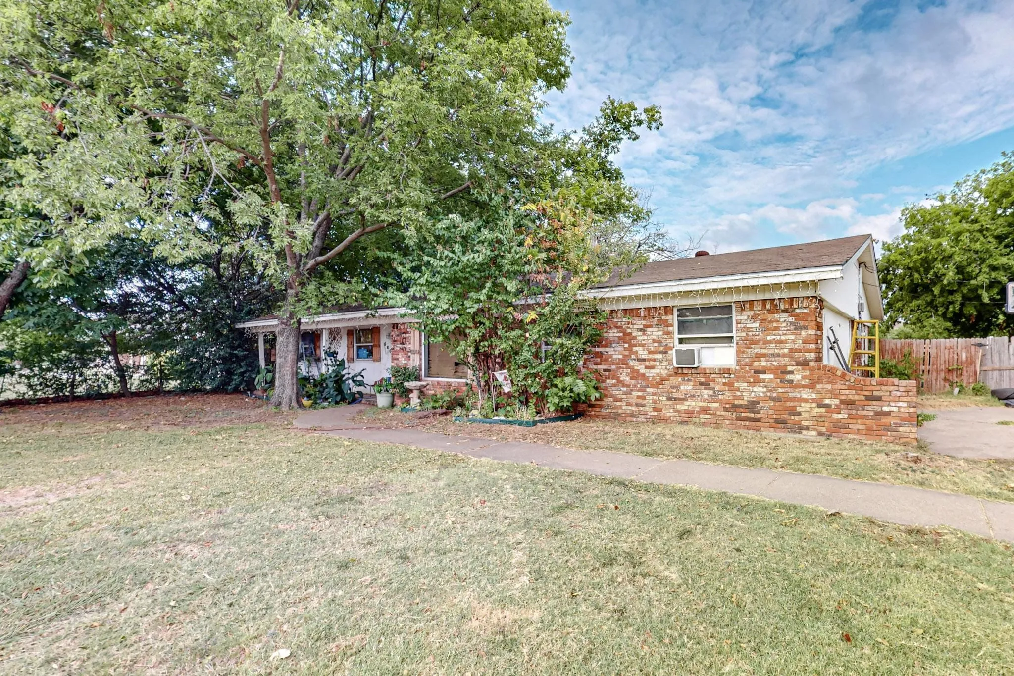Single Family Residence For Sale in Tarrant County , 6801 Little Ranch Road, North Richland Hills, Texas 76182, 5 Bedrooms, 2 Bathrooms, Garage spaces, 1,883 Sqft, built in 1965, Price $350,000, mls#21346342, Real Estate Agent in North Richland Hills, Homes For Sale in Tarrant county, Homes For Sale in North Richland Hills, Realtor in North Richland Hills Texas, Real Estate Brokerage Independent Realty Texas, Luminita Cordes Realtor
