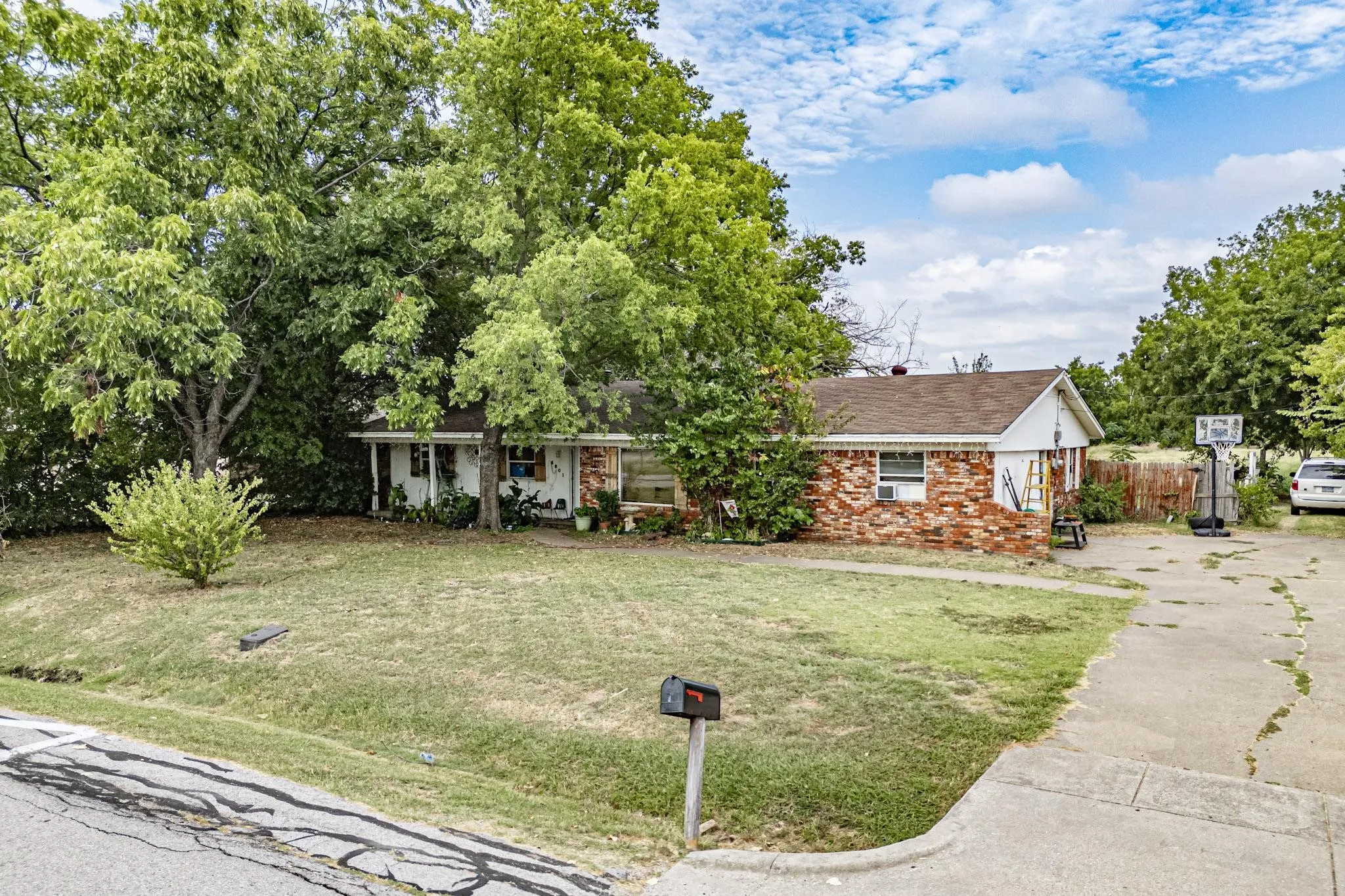 Single Family Residence For Sale in Tarrant County , 6801 Little Ranch Road, North Richland Hills, Texas 76182, 5 Bedrooms, 2 Bathrooms, Garage spaces, 1,883 Sqft, built in 1965, Price $350,000, mls#21346342, Real Estate Agent in North Richland Hills, Homes For Sale in Tarrant county, Homes For Sale in North Richland Hills, Realtor in North Richland Hills Texas, Real Estate Brokerage Independent Realty Texas, Luminita Cordes Realtor