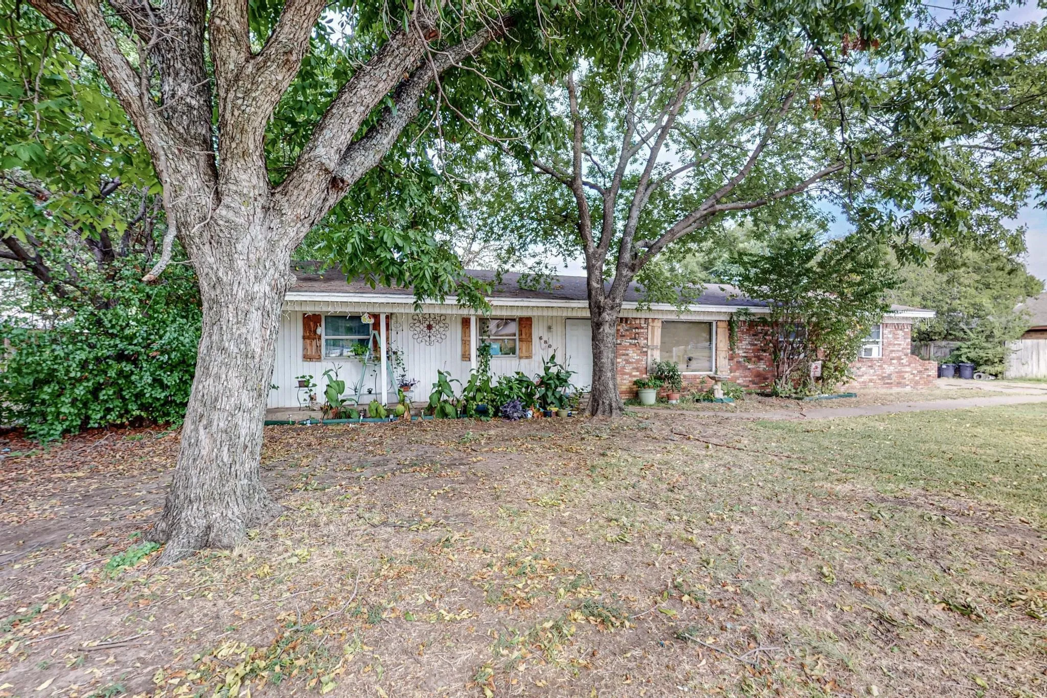 Single Family Residence For Sale in Tarrant County , 6801 Little Ranch Road, North Richland Hills, Texas 76182, 5 Bedrooms, 2 Bathrooms, Garage spaces, 1,883 Sqft, built in 1965, Price $350,000, mls#21346342, Real Estate Agent in North Richland Hills, Homes For Sale in Tarrant county, Homes For Sale in North Richland Hills, Realtor in North Richland Hills Texas, Real Estate Brokerage Independent Realty Texas, Luminita Cordes Realtor