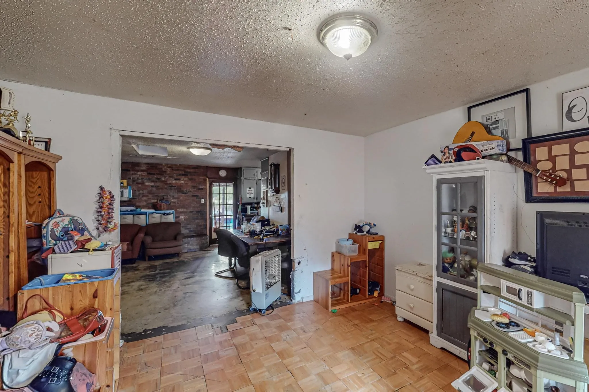 Single Family Residence For Sale in Tarrant County , 6801 Little Ranch Road, North Richland Hills, Texas 76182, 5 Bedrooms, 2 Bathrooms, Garage spaces, 1,883 Sqft, built in 1965, Price $350,000, mls#21346342, Real Estate Agent in North Richland Hills, Homes For Sale in Tarrant county, Homes For Sale in North Richland Hills, Realtor in North Richland Hills Texas, Real Estate Brokerage Independent Realty Texas, Luminita Cordes Realtor