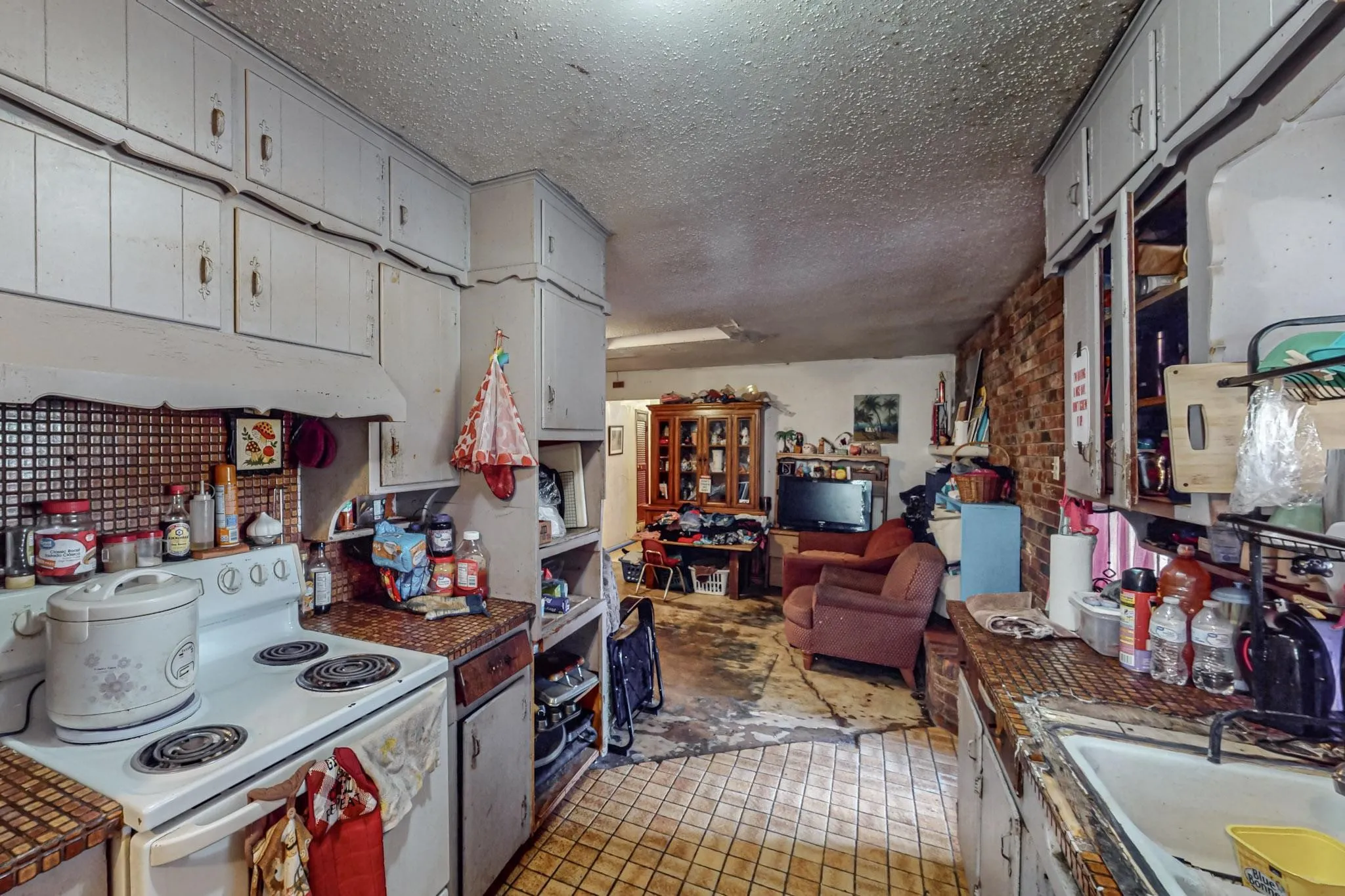 Single Family Residence For Sale in Tarrant County , 6801 Little Ranch Road, North Richland Hills, Texas 76182, 5 Bedrooms, 2 Bathrooms, Garage spaces, 1,883 Sqft, built in 1965, Price $350,000, mls#21346342, Real Estate Agent in North Richland Hills, Homes For Sale in Tarrant county, Homes For Sale in North Richland Hills, Realtor in North Richland Hills Texas, Real Estate Brokerage Independent Realty Texas, Luminita Cordes Realtor