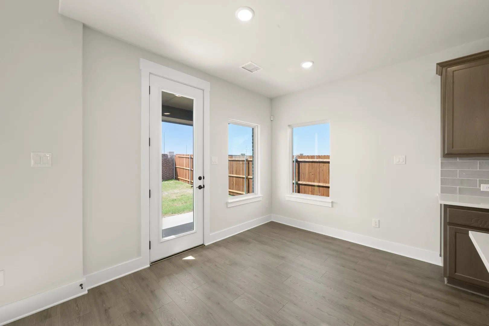 17265 Oxborough-DIning-1