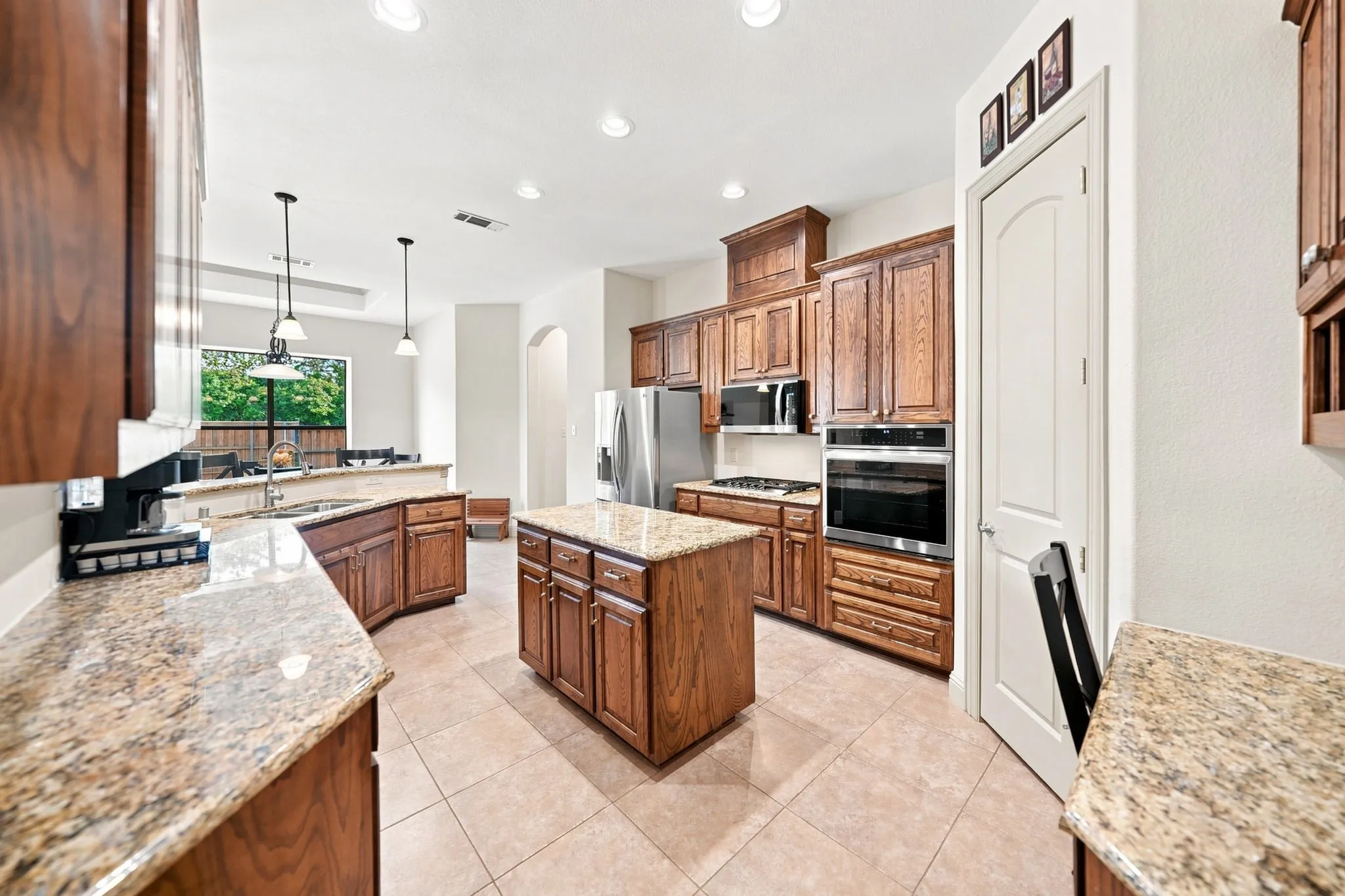 Single Family Residence For Sale in Denton County , 4154 Siena Drive, Frisco, Texas 75033, 4 Bedroom, 4 Bathroom, 2 Garage spaces, 3,655 Sqft, built in 2006, mls#21346367, Real Estate Agent in Frisco, Homes For Sale in Denton county, Homes For Sale in Frisco, Realtor in Frisco Texas, Real Estate Brokerage Independent Realty Texas, Luminita Cordes Realtor