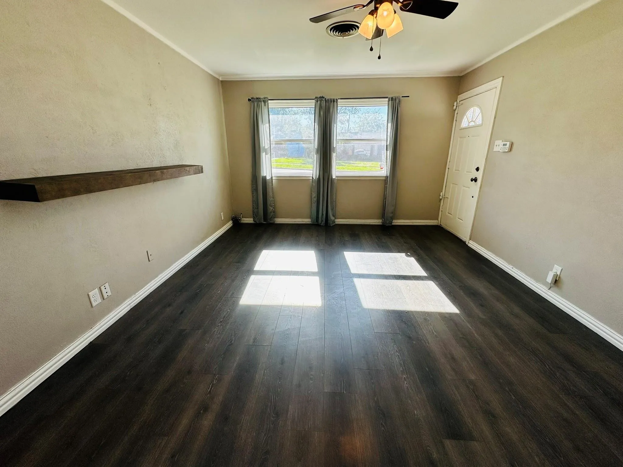 Single Family Residence For Rent in Dallas County , 14255 Queens Chapel Road, Farmers Branch, Texas 75234, 4 Bedrooms, 2 Bathrooms, Garage spaces, 1,548 Sqft, built in 1960, Price $2,300, mls#21346169, Real Estate Agent in Farmers Branch, Homes For Rent in Dallas county, Homes For Rent in Farmers Branch, Realtor in Farmers Branch Texas, Real Estate Brokerage Independent Realty Texas, Luminita Cordes Realtor