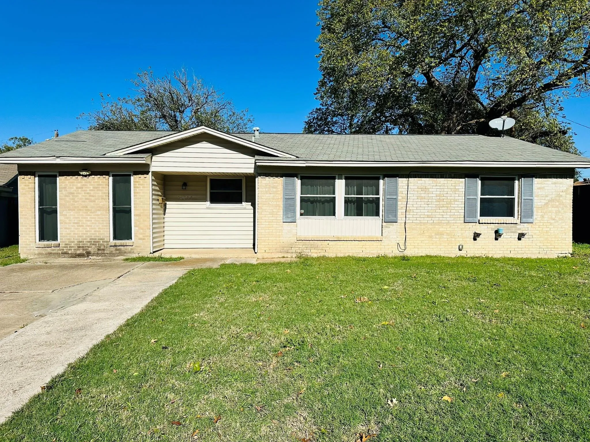 Single Family Residence For Rent in Dallas County , 14255 Queens Chapel Road, Farmers Branch, Texas 75234, 4 Bedrooms, 2 Bathrooms, Garage spaces, 1,548 Sqft, built in 1960, Price $2,300, mls#21346169, Real Estate Agent in Farmers Branch, Homes For Rent in Dallas county, Homes For Rent in Farmers Branch, Realtor in Farmers Branch Texas, Real Estate Brokerage Independent Realty Texas, Luminita Cordes Realtor