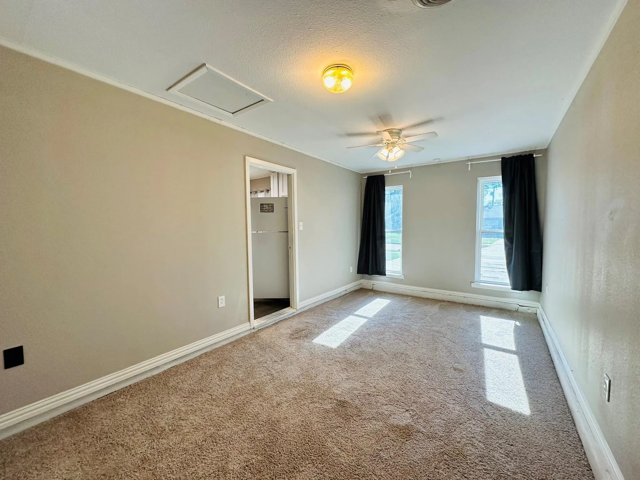 Single Family Residence For Rent in Dallas County , 14255 Queens Chapel Road, Farmers Branch, Texas 75234, 4 Bedrooms, 2 Bathrooms, Garage spaces, 1,548 Sqft, built in 1960, Price $2,300, mls#21346169, Real Estate Agent in Farmers Branch, Homes For Rent in Dallas county, Homes For Rent in Farmers Branch, Realtor in Farmers Branch Texas, Real Estate Brokerage Independent Realty Texas, Luminita Cordes Realtor
