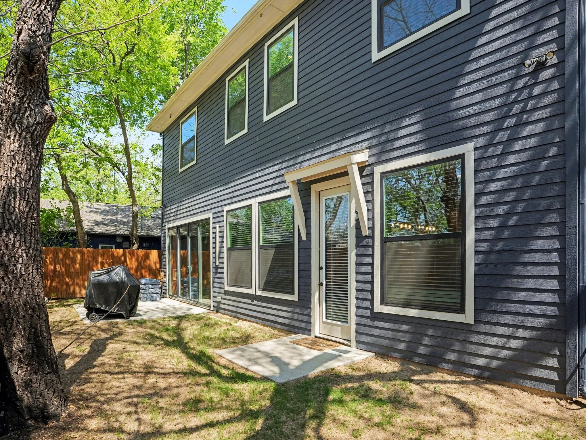 Single Family Residence For Sale in Dallas County , 324 S Main Street, Cedar Hill, Texas 75104, 4 Bedroom, 3 Bathroom, 2 Garage spaces, 2,513 Sqft, built in 2023, mls#21343401, Real Estate Agent in Cedar Hill, Homes For Sale in Dallas county, Homes For Sale in Cedar Hill, Realtor in Cedar Hill Texas, Real Estate Brokerage Independent Realty Texas, Luminita Cordes Realtor