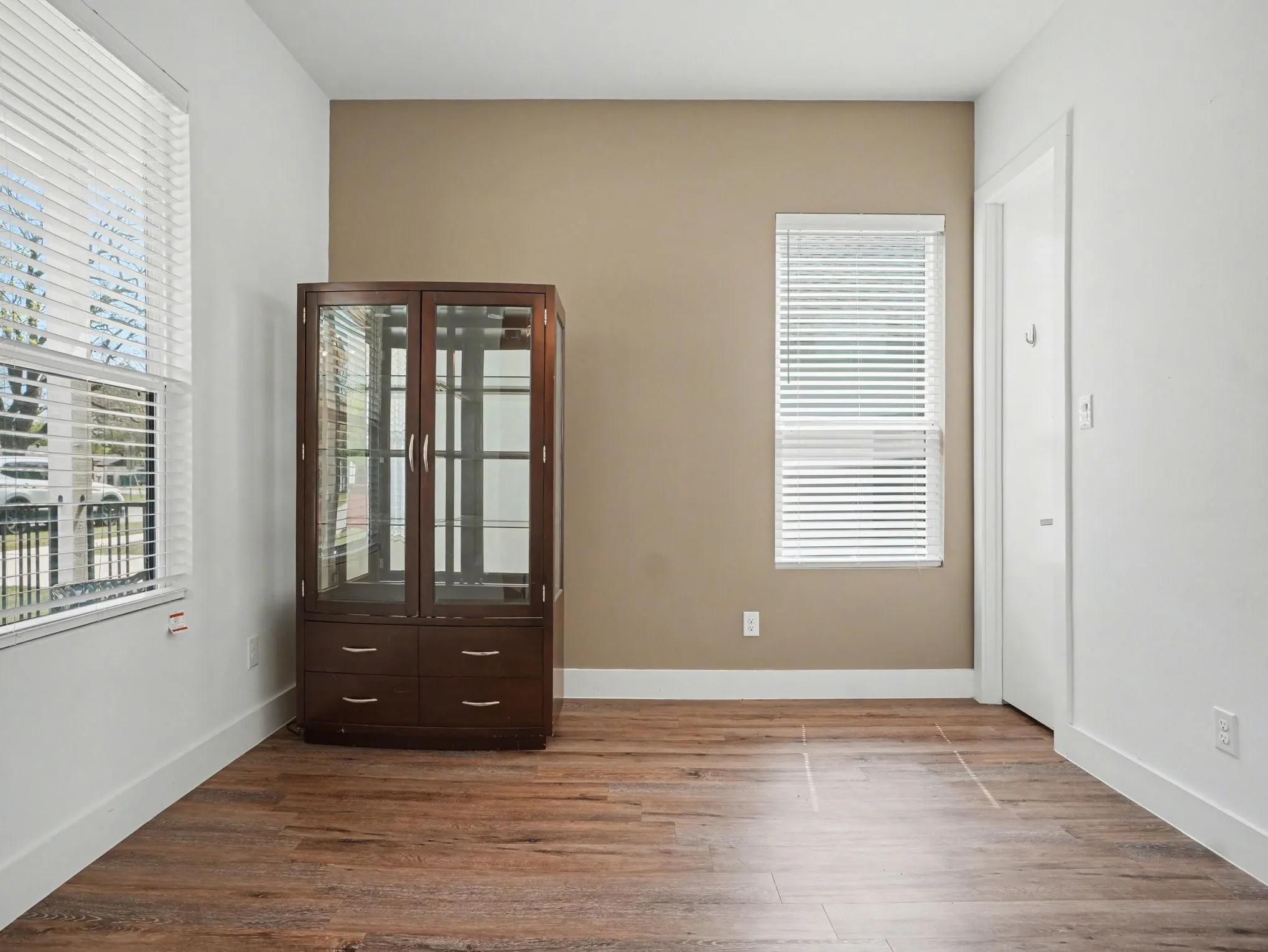 Single Family Residence For Sale in Dallas County , 324 S Main Street, Cedar Hill, Texas 75104, 4 Bedroom, 3 Bathroom, 2 Garage spaces, 2,513 Sqft, built in 2023, mls#21343401, Real Estate Agent in Cedar Hill, Homes For Sale in Dallas county, Homes For Sale in Cedar Hill, Realtor in Cedar Hill Texas, Real Estate Brokerage Independent Realty Texas, Luminita Cordes Realtor