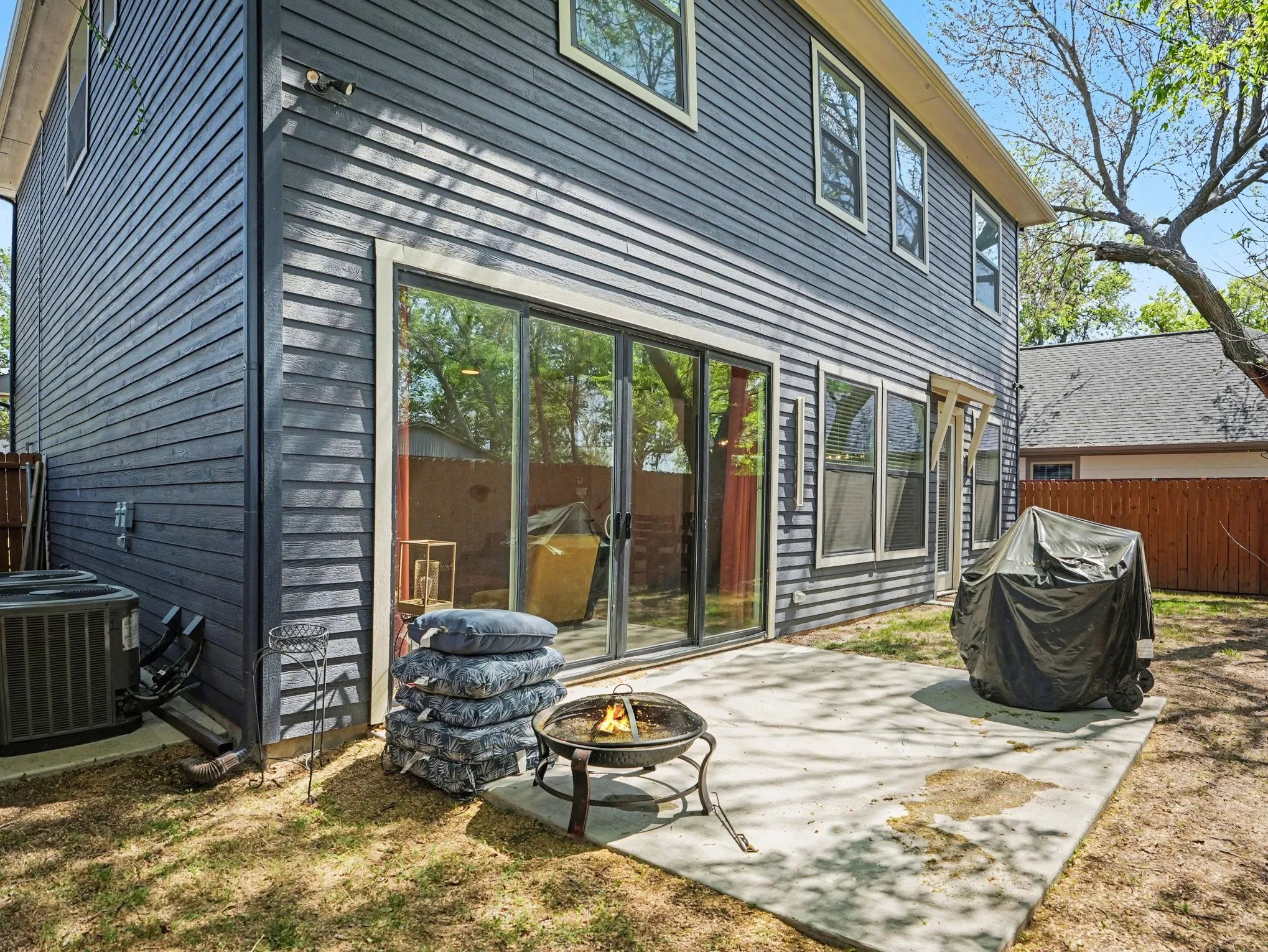 Single Family Residence For Sale in Dallas County , 324 S Main Street, Cedar Hill, Texas 75104, 4 Bedroom, 3 Bathroom, 2 Garage spaces, 2,513 Sqft, built in 2023, mls#21343401, Real Estate Agent in Cedar Hill, Homes For Sale in Dallas county, Homes For Sale in Cedar Hill, Realtor in Cedar Hill Texas, Real Estate Brokerage Independent Realty Texas, Luminita Cordes Realtor