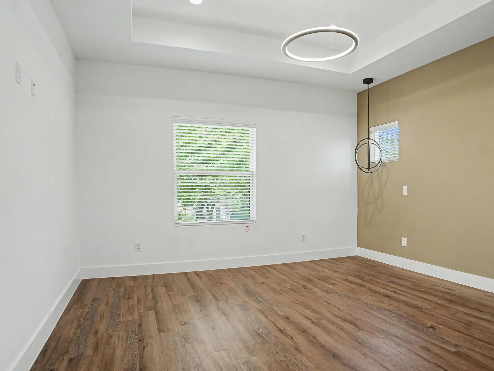 Single Family Residence For Sale in Dallas County , 324 S Main Street, Cedar Hill, Texas 75104, 4 Bedroom, 3 Bathroom, 2 Garage spaces, 2,513 Sqft, built in 2023, mls#21343401, Real Estate Agent in Cedar Hill, Homes For Sale in Dallas county, Homes For Sale in Cedar Hill, Realtor in Cedar Hill Texas, Real Estate Brokerage Independent Realty Texas, Luminita Cordes Realtor