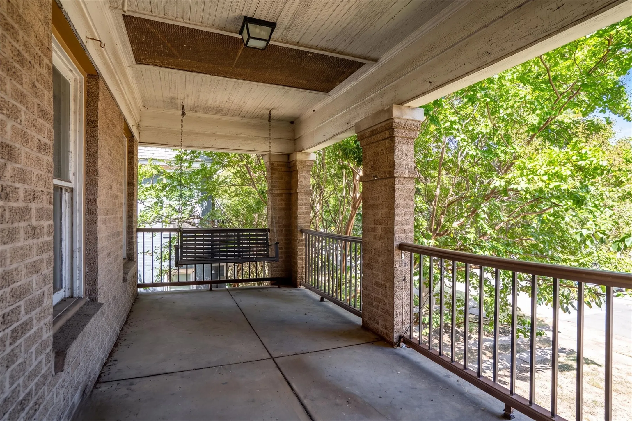 Duplex For Rent in Dallas County , 6131 Reiger Ave Avenue, Dallas, Texas 75214, 2 Bedroom, 1 Bathroom, Garage spaces, 1,229 Sqft, built in 1929, mls#21346355, Real Estate Agent in Dallas, Homes For Rent in Dallas county, Homes For Rent in Dallas, Realtor in Dallas Texas, Real Estate Brokerage Independent Realty Texas, Luminita Cordes Realtor
